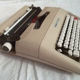 Typewriter Olivetti lettera 35