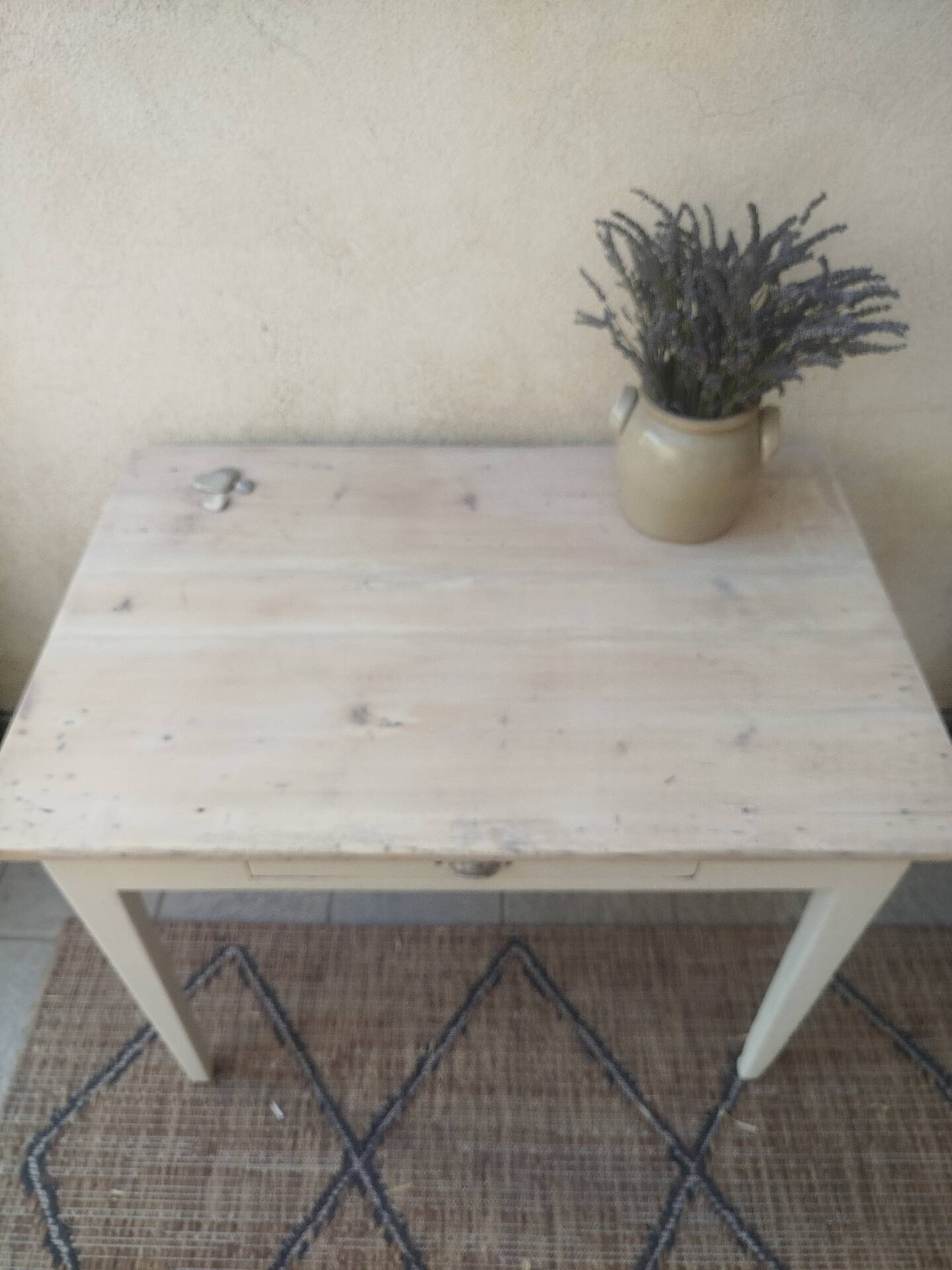 Petite table en sapin