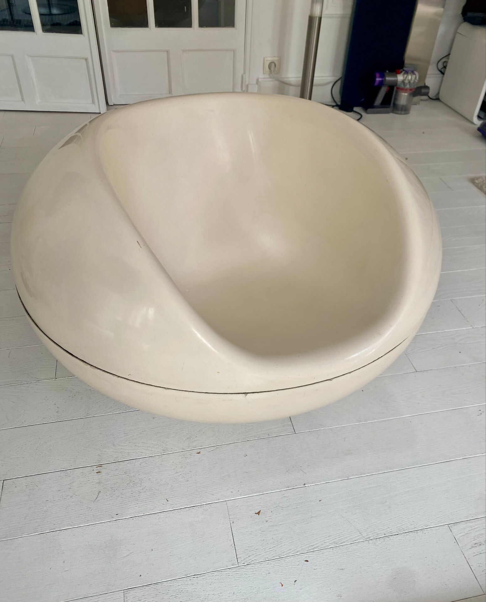 Eero Aarnio Pastil chair