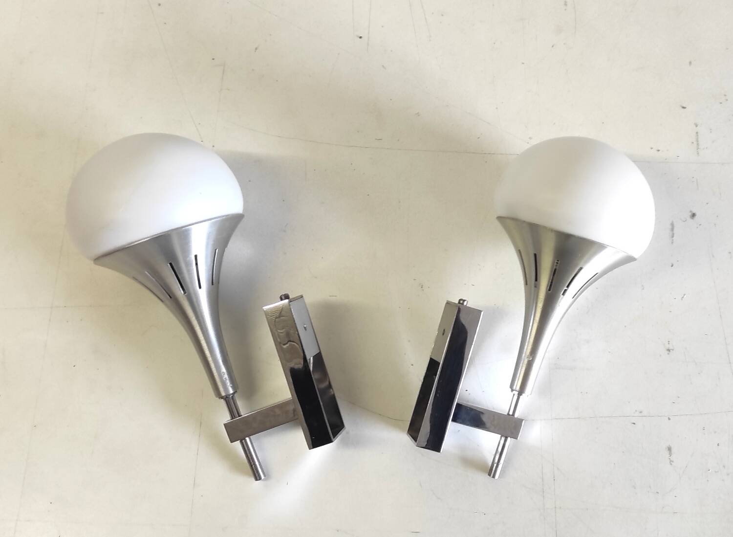 Appliques tulipes en métal et verre - années 60/70