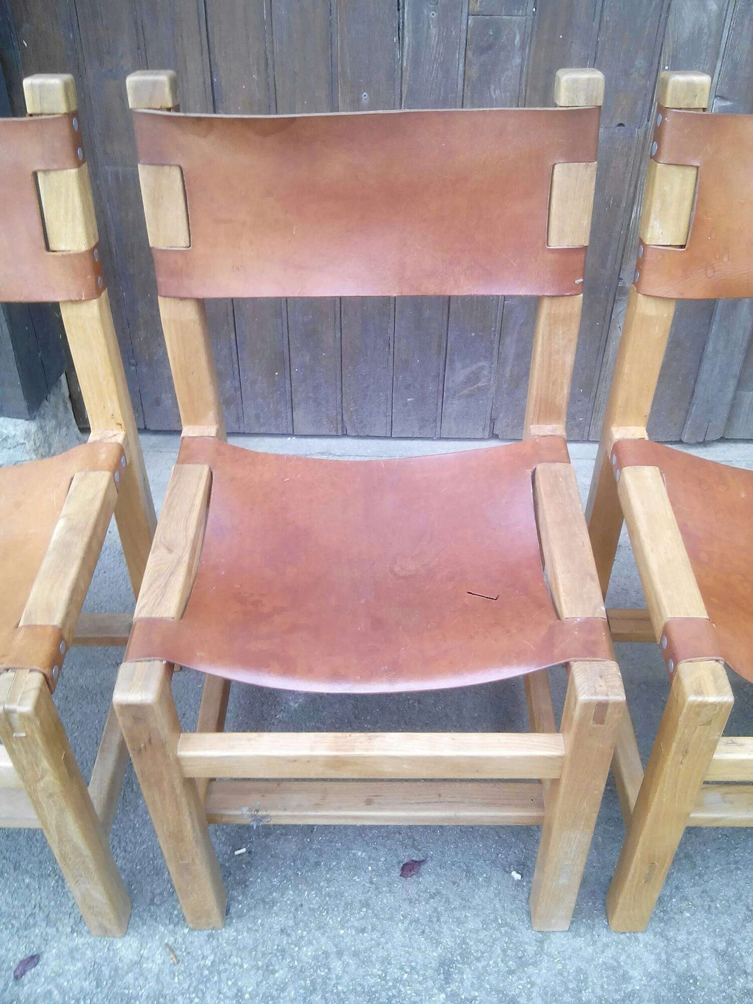 Serie de 4 chaises orme et cuir, maison regain