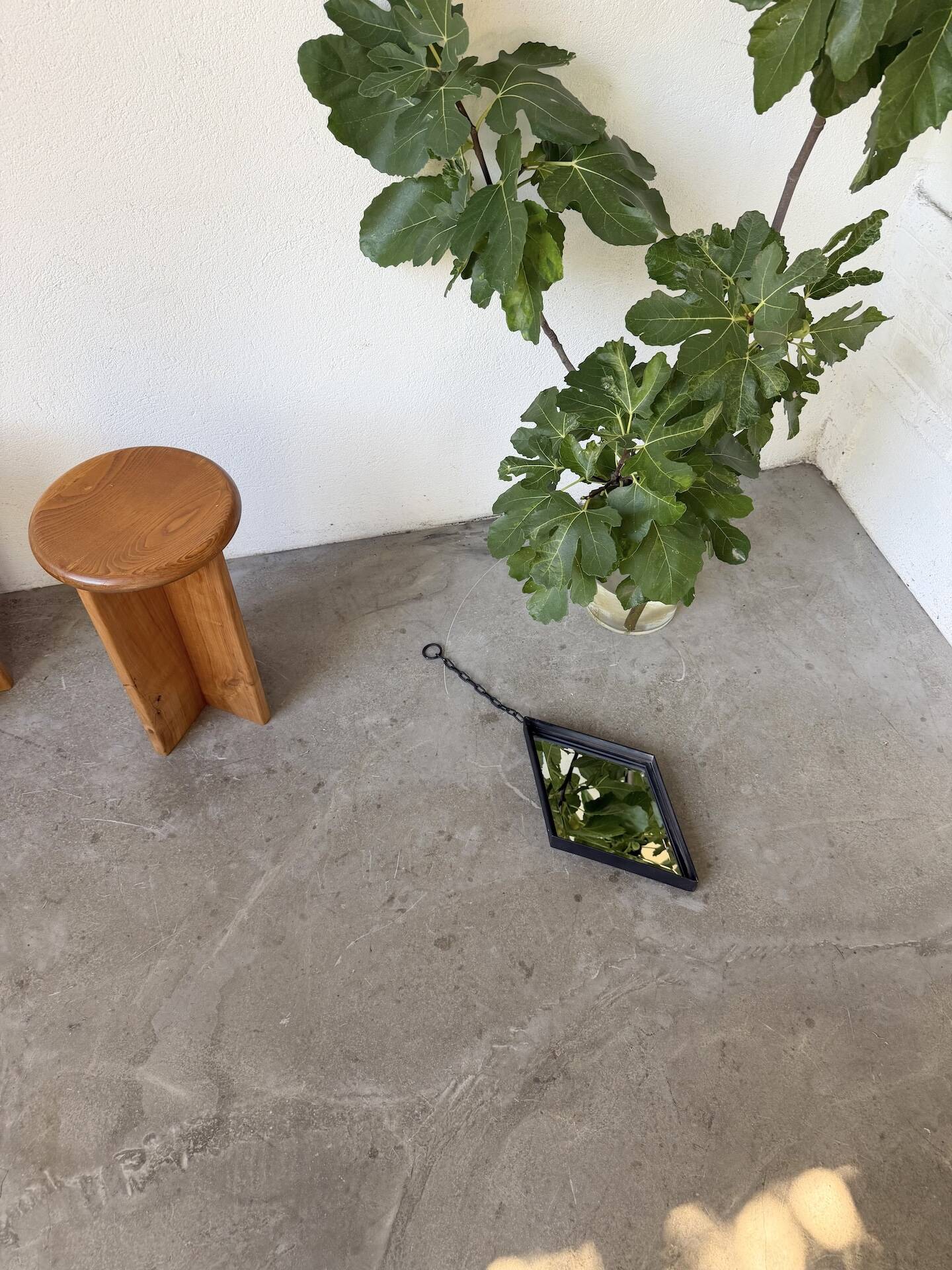 Miroir brutaliste losange en fer