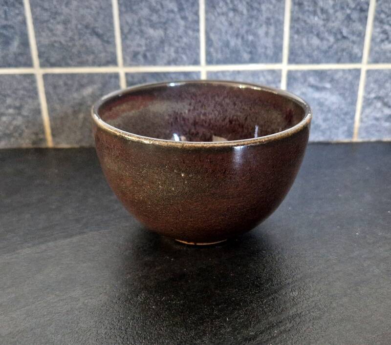 Paul Badié (Born in 1945) - Brown colored bowl - urn with red and gray highlights - In enameled stoneware