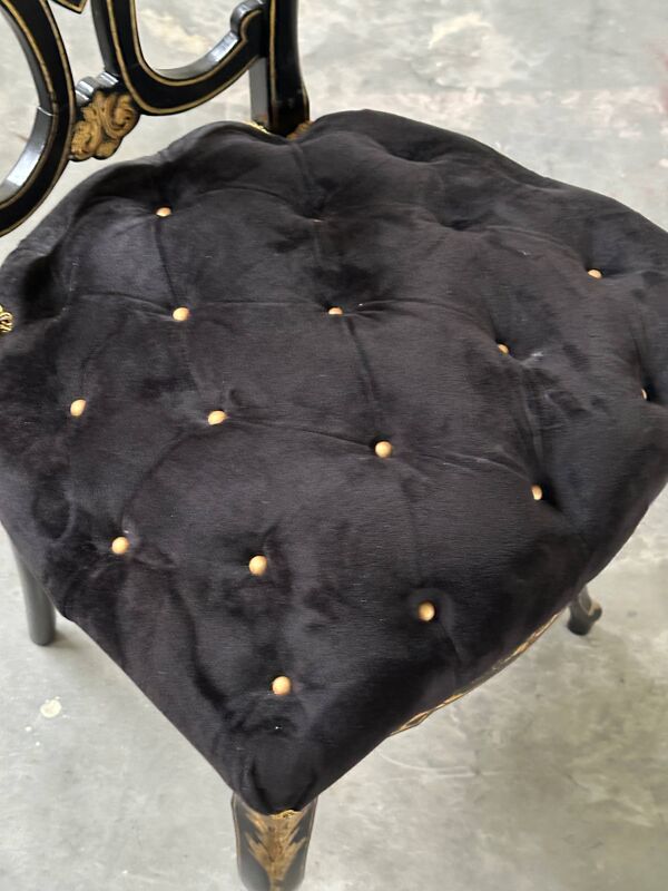 Chaise Napoléon III en bois laqué noir bordeaux, XIXe siècle