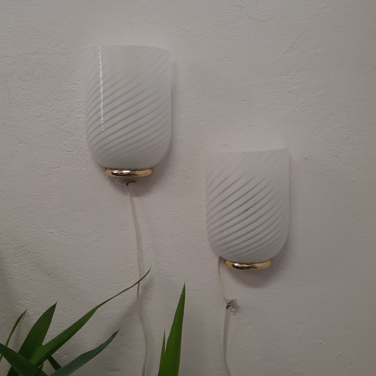 Pair of 80s wall lamps, striped Murano glass and brass