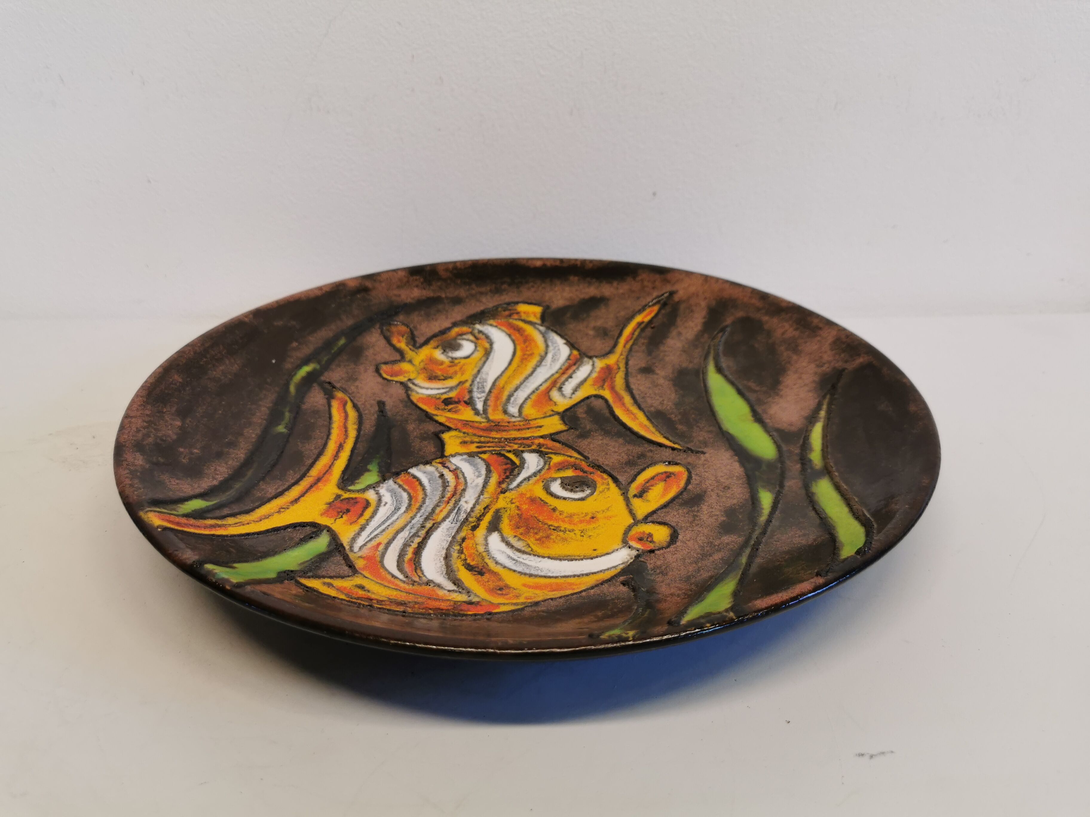 Ceramic dish/wall decoration, danish from the 60s, stamped on the back. with motif of two fish