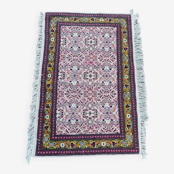 Hand-woven artisanal rug 99/142cm