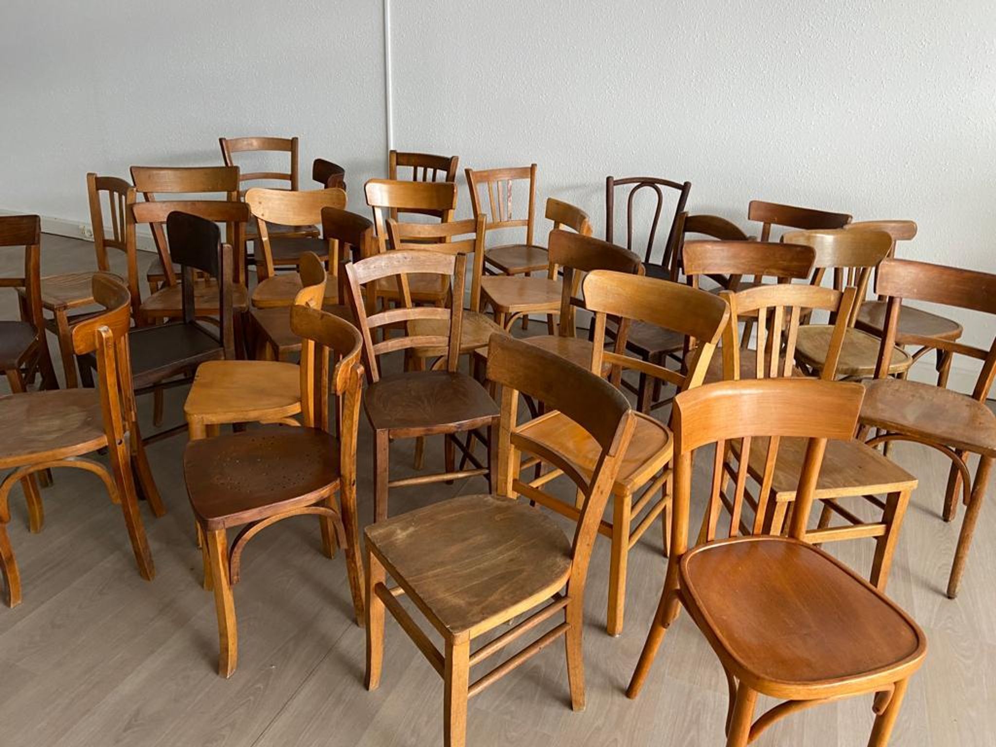 Set of 30 bistro chairs BOIS COURBÉ Vintage 60s mismatched