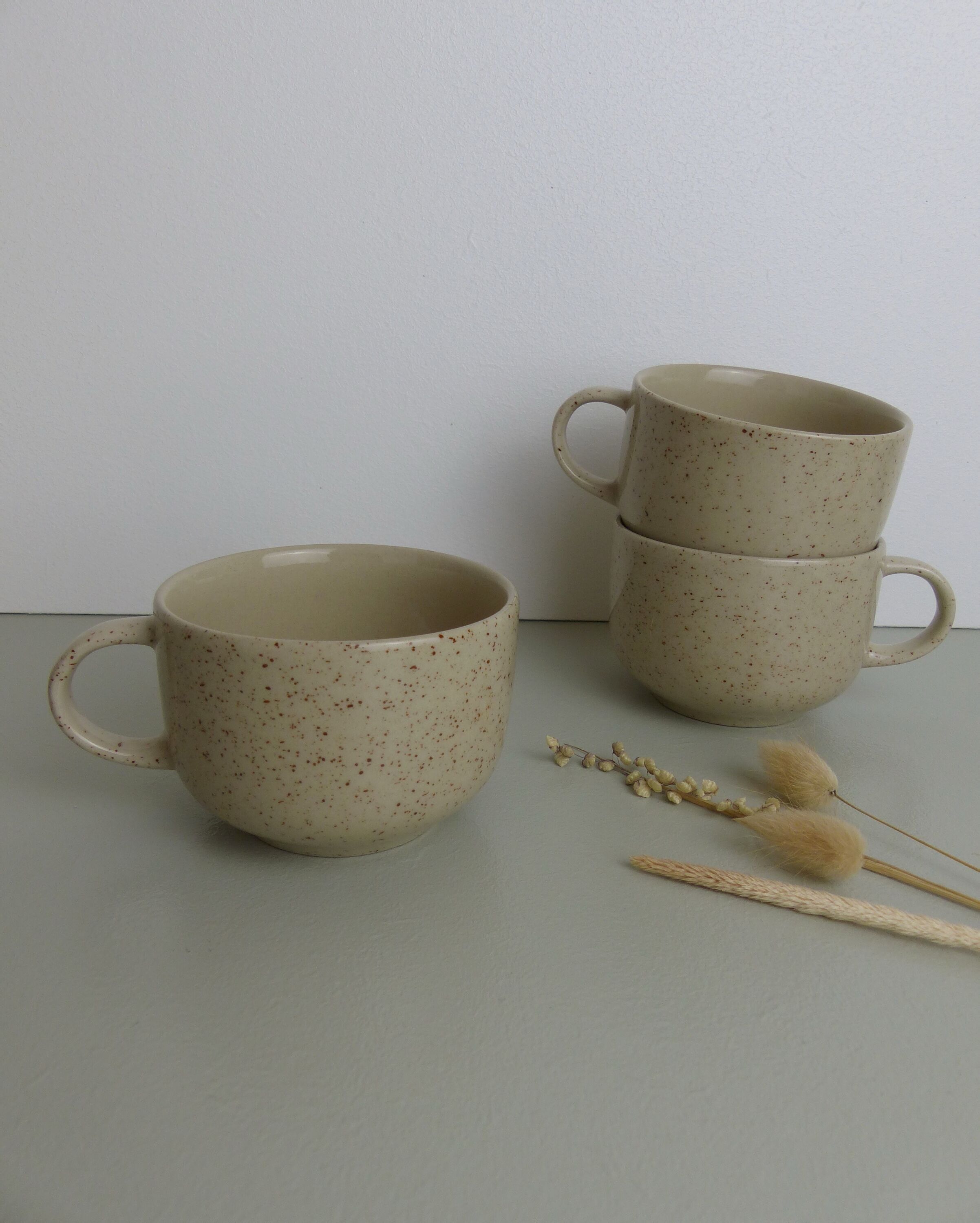 6 cups speckled sandstone