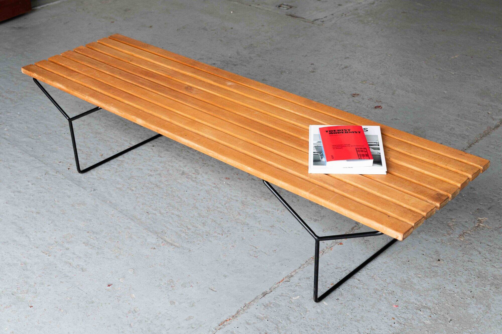 Slatted bench '400' by Harry Bertoia