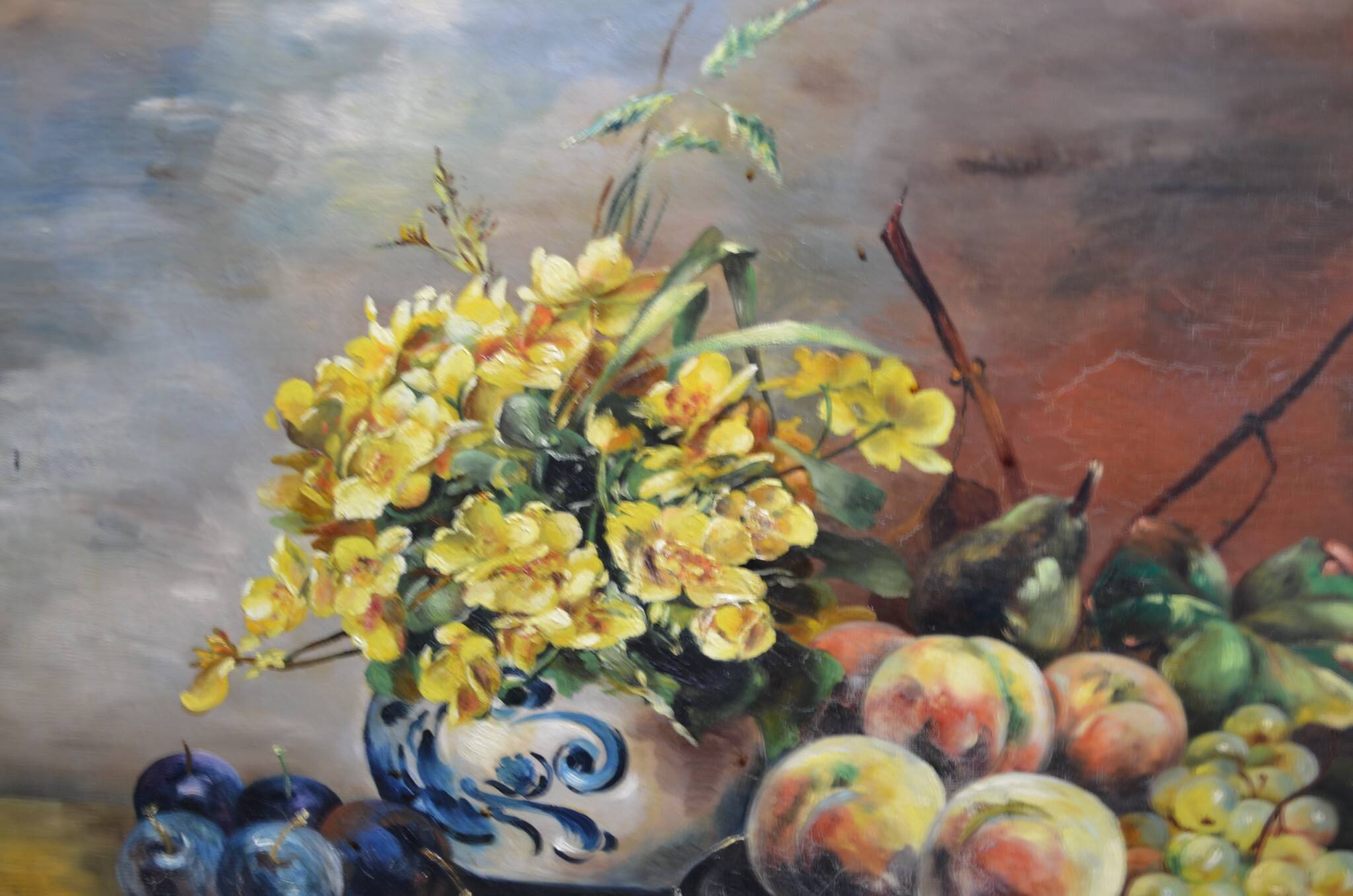 Jhane JONCHERY (XIXe~XXe siecle)  "Nature mortes aux ﬂeurs et aux fruits : pêches, raisins, prunes"