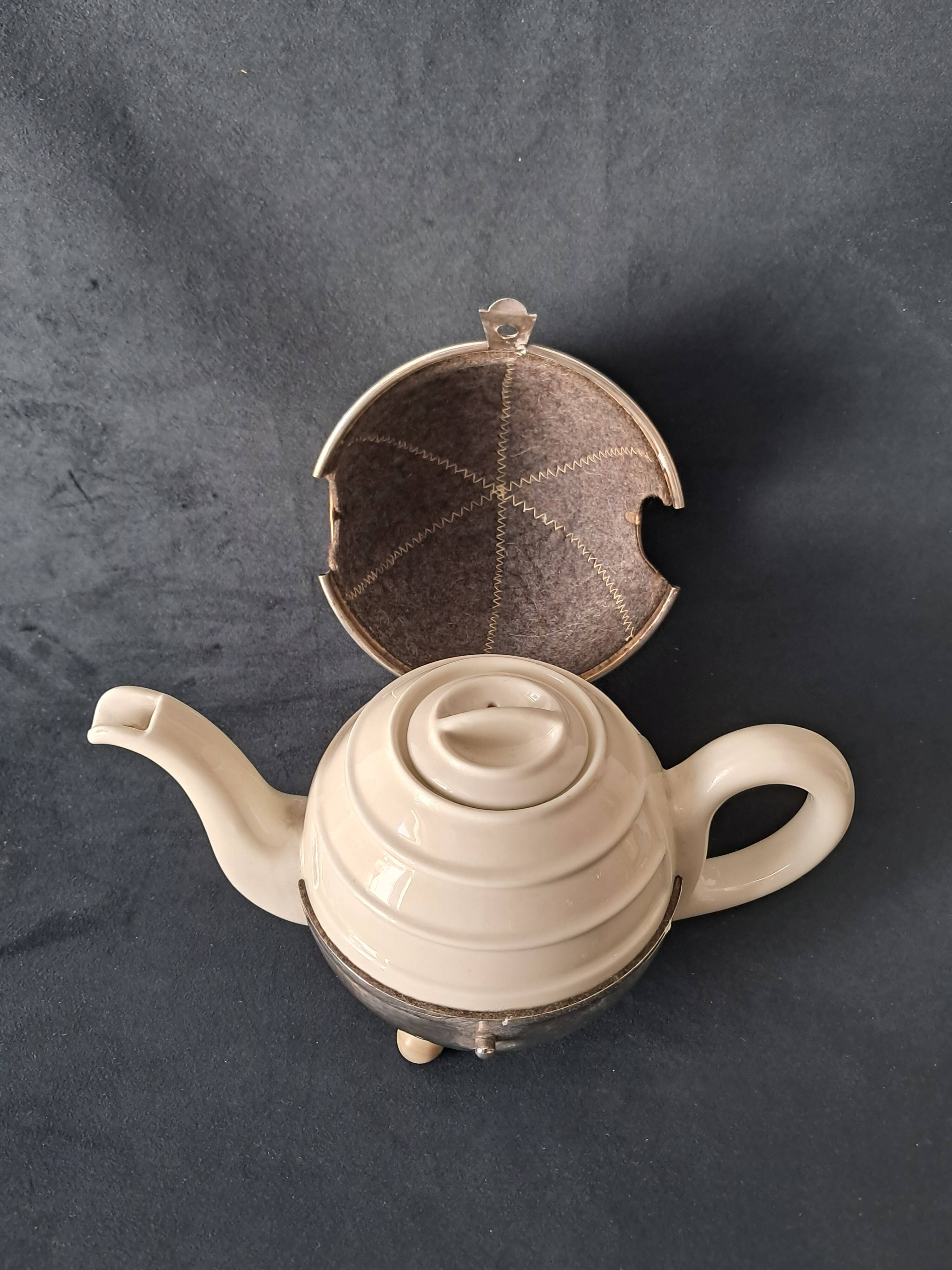 Théière Art Déco / Bauhaus en Métal Argenté Martelé et Faïence par WMF