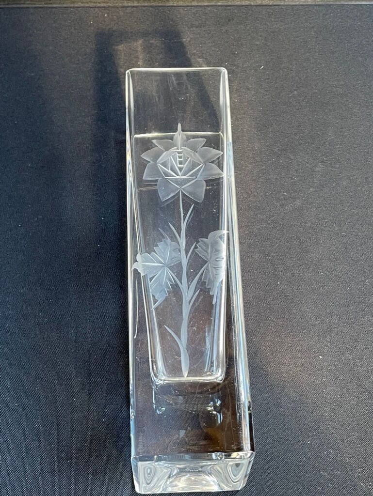 Cristallerie de Vannes le Châtel - Vannes Cristal France - Square vase - Cut crystal