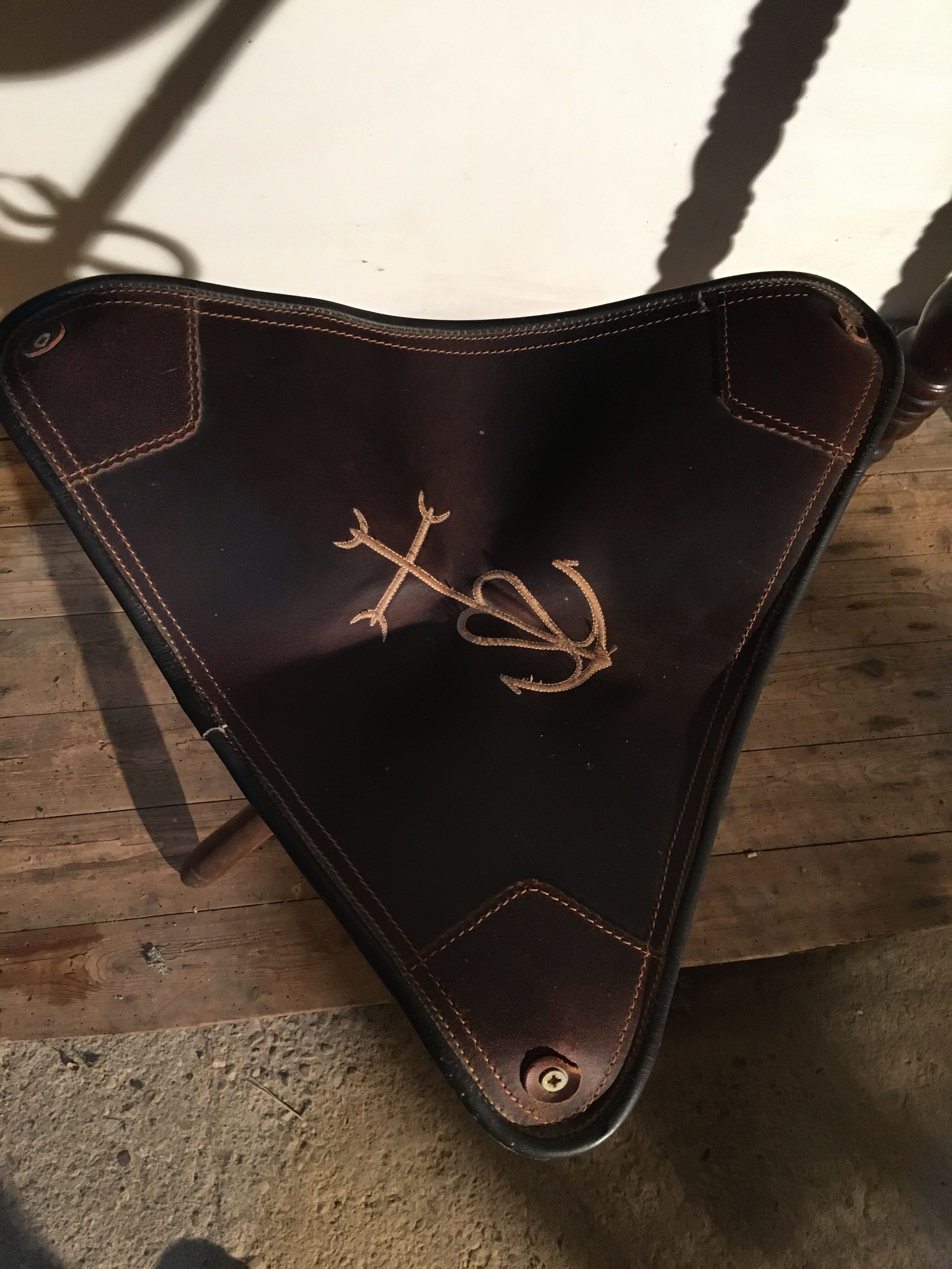 Foldable wooden and leather tripods