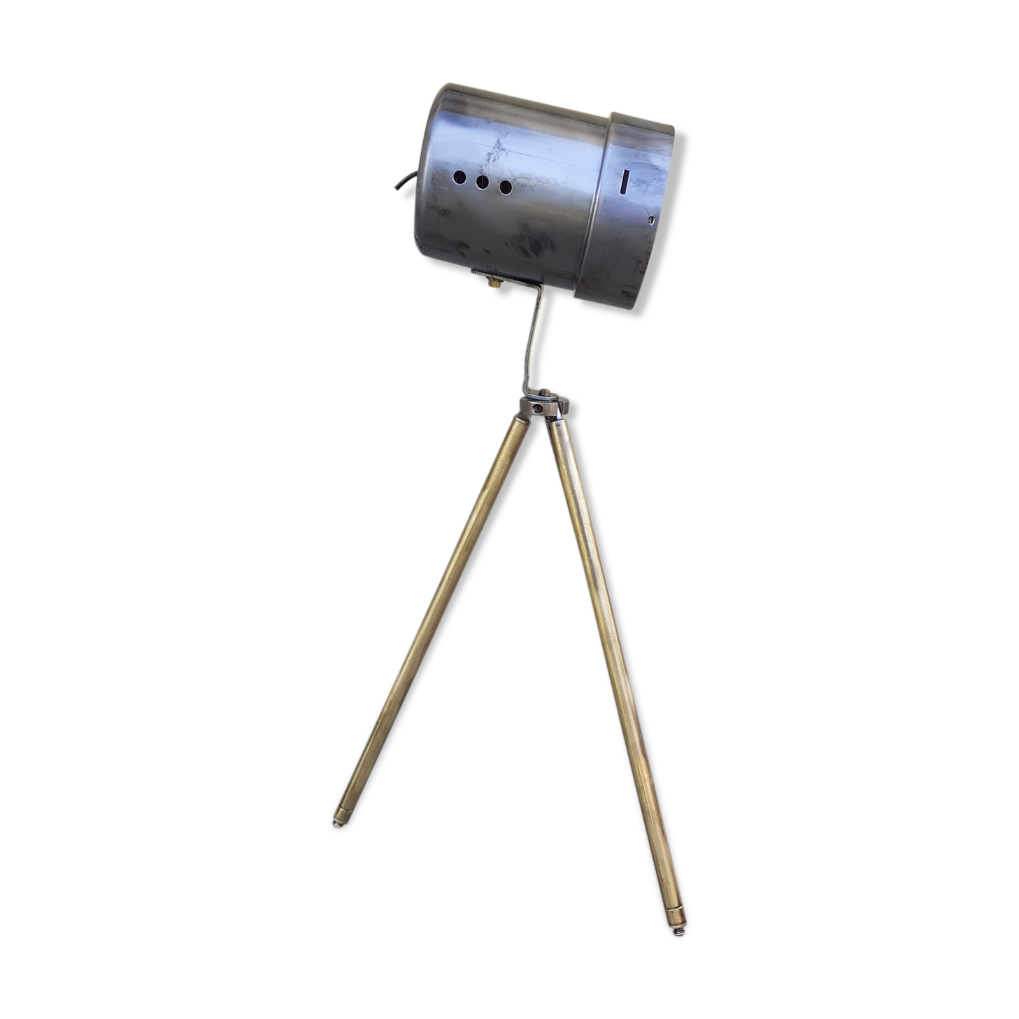 Lamp on brass trepied