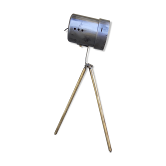 Lamp on brass trepied