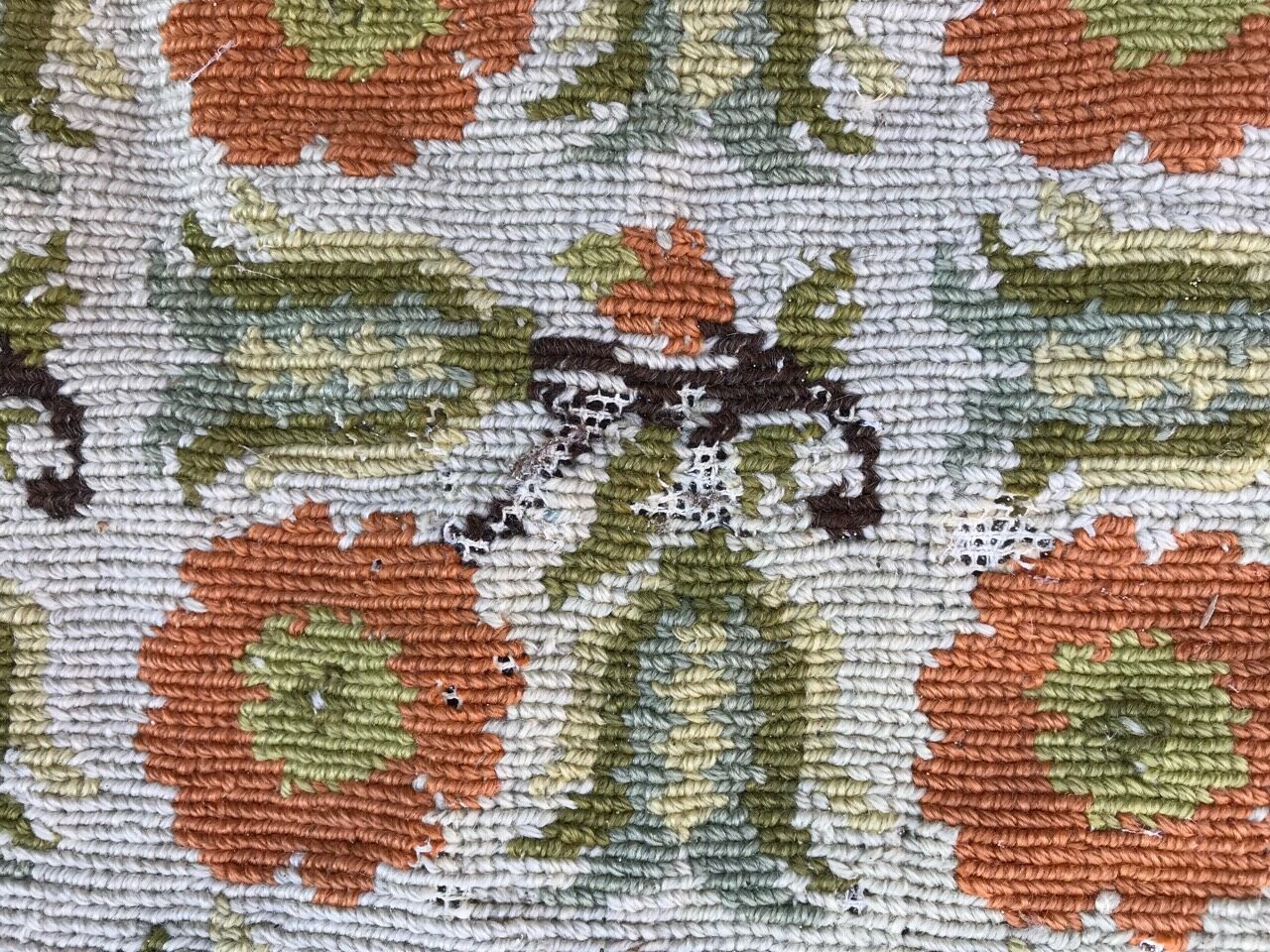 Vintage carpet with small dots 230x373 cm