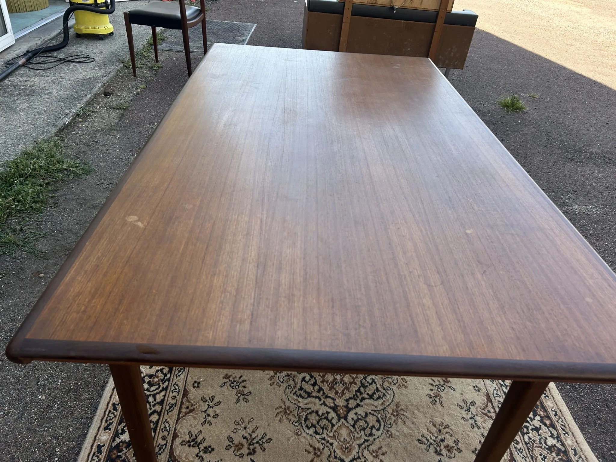 Rectangular extendable table in Scandinavian style made of teak.