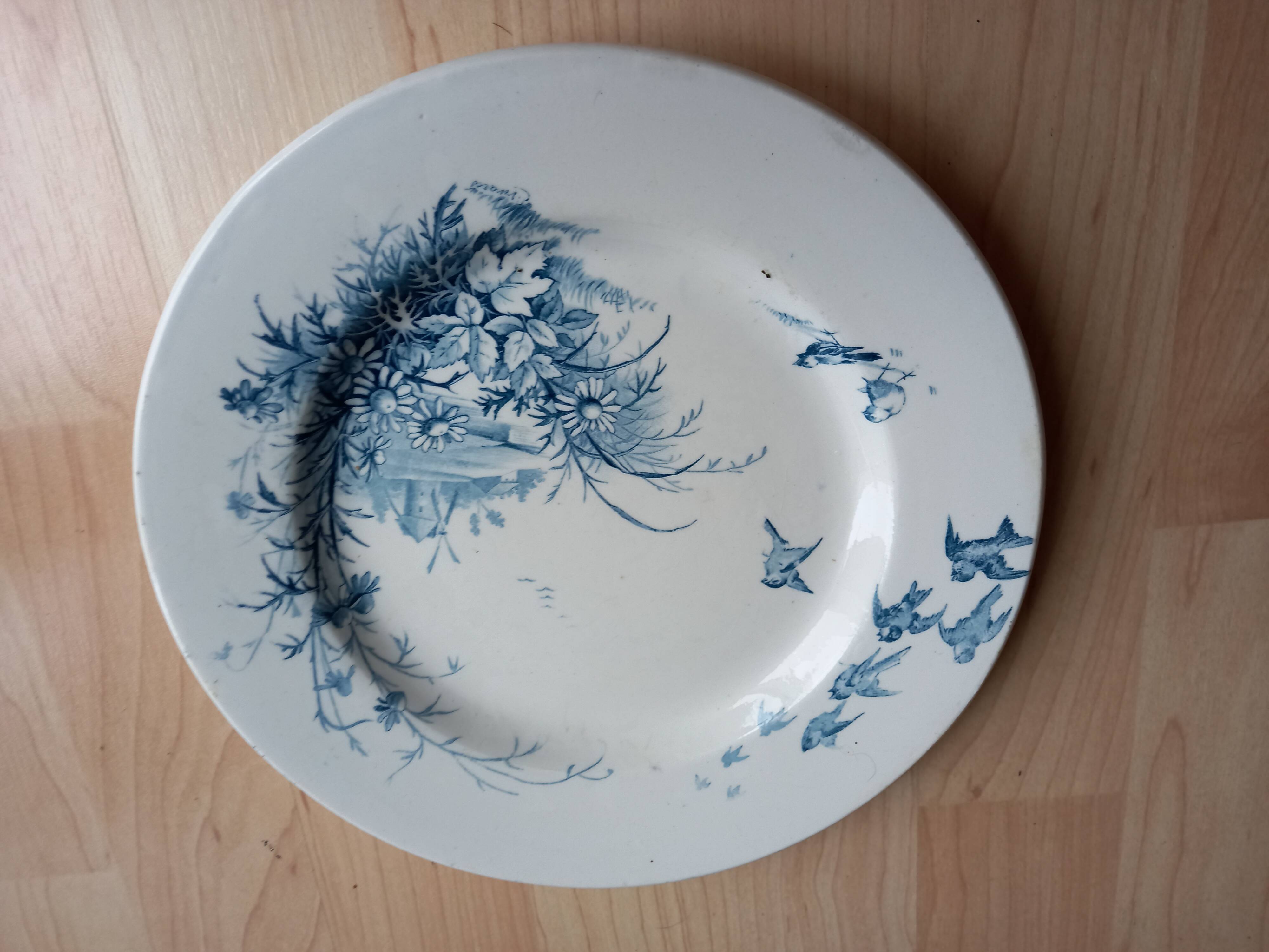 2 antique Gien earthenware plates, "Landscapes" decoration