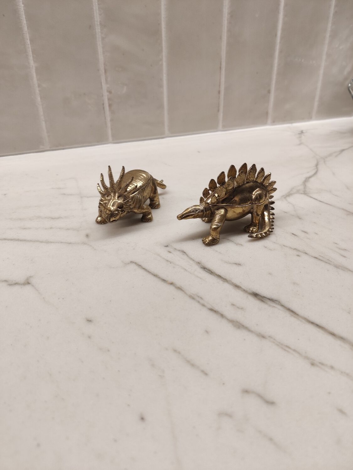 Paire de boîtes dinosaures en laiton