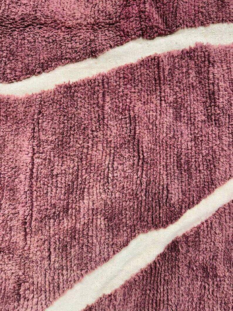 Handmade traditional beni ourain rug, size 150 x 250 cm.