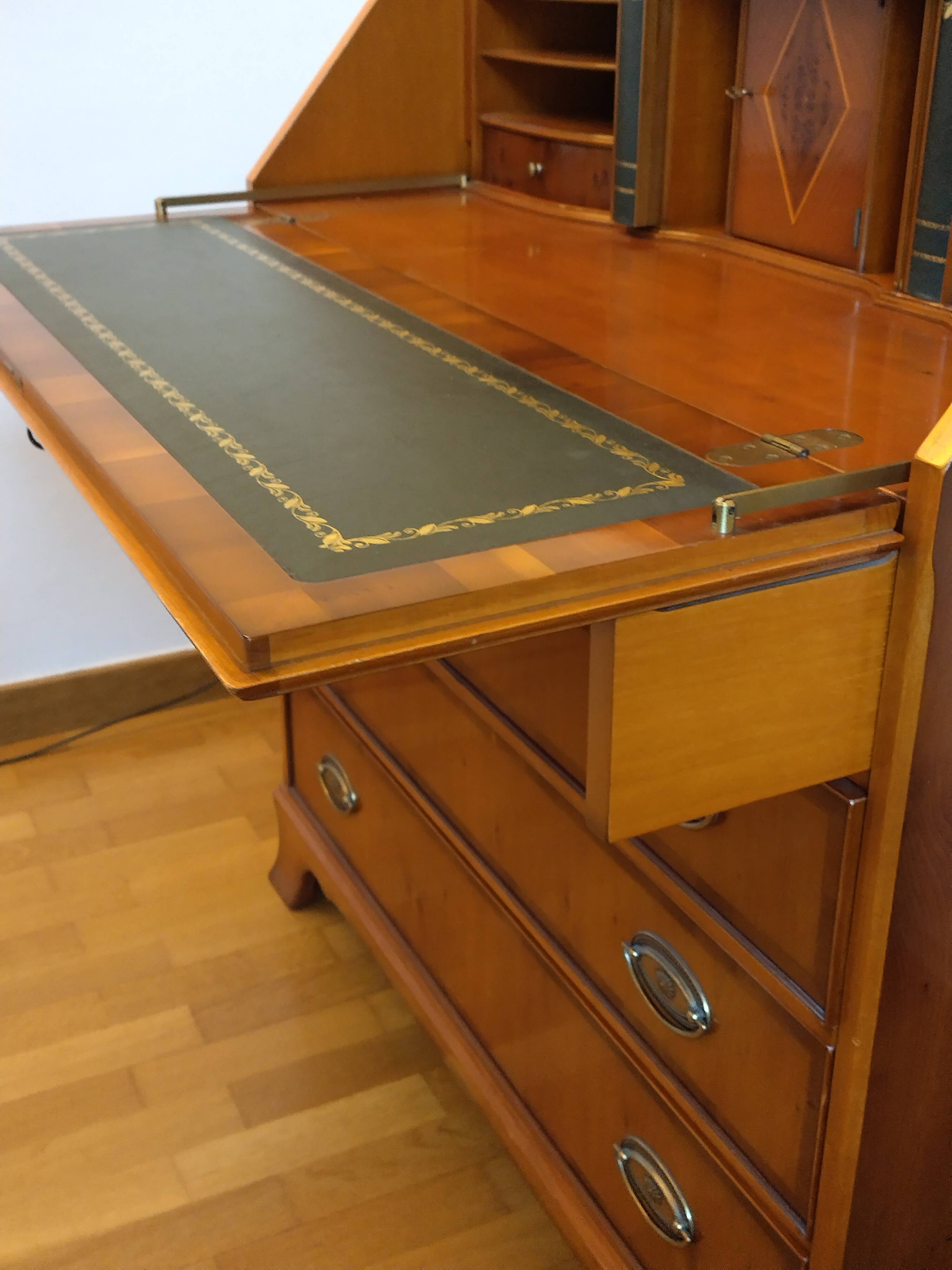 Secrétaire en cerisier avec marqueterie par Heldense Exclusive