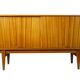 Commode postmodernisme Violetta , conçue par Lesniewski. 1960