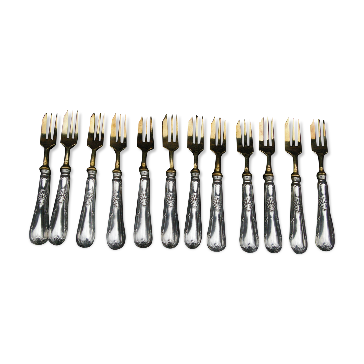 12 fourchettes à gâteau métal argenté et lames dorées style louis xvi