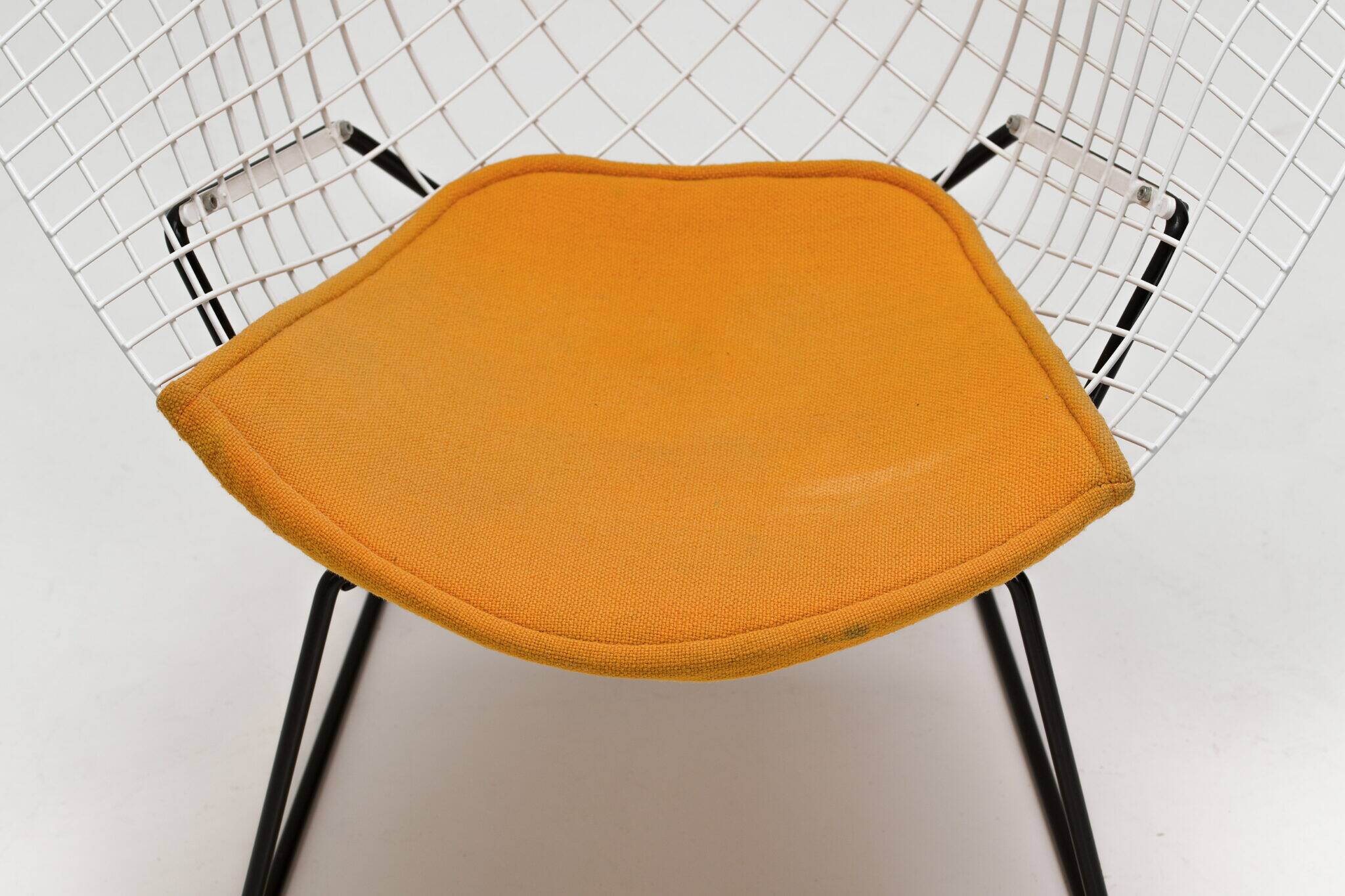 Diamond chair - yellow seatpad