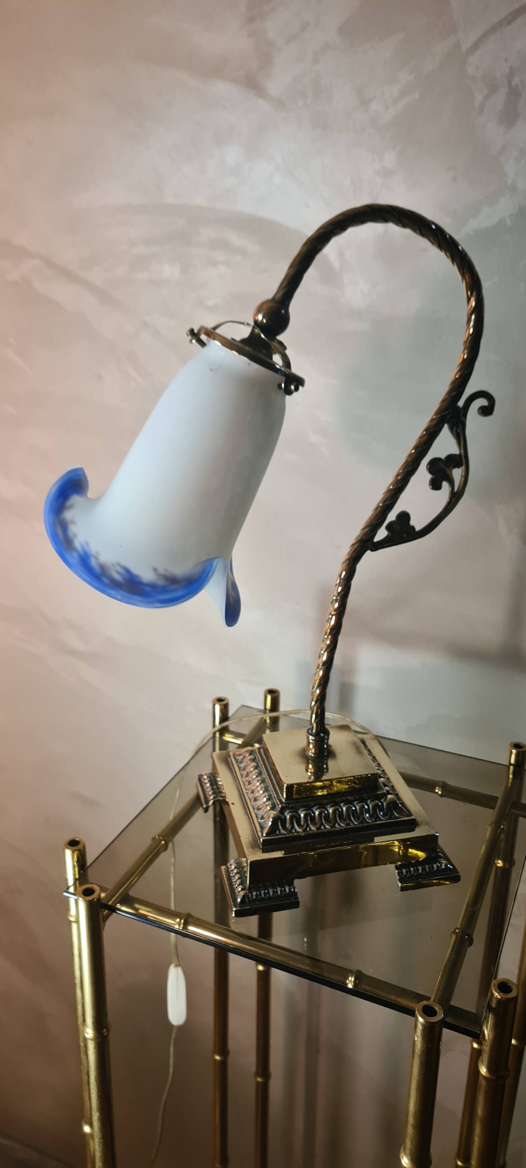 Art deco bronze lamp and its white and blue glass paste tulip 40x30
