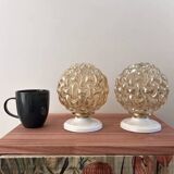 Paire d’appliques murales globes en verre doré