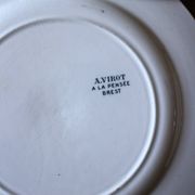 A set of 6 flat plates Terre de Fer Guirlandes Louis XVI Salins