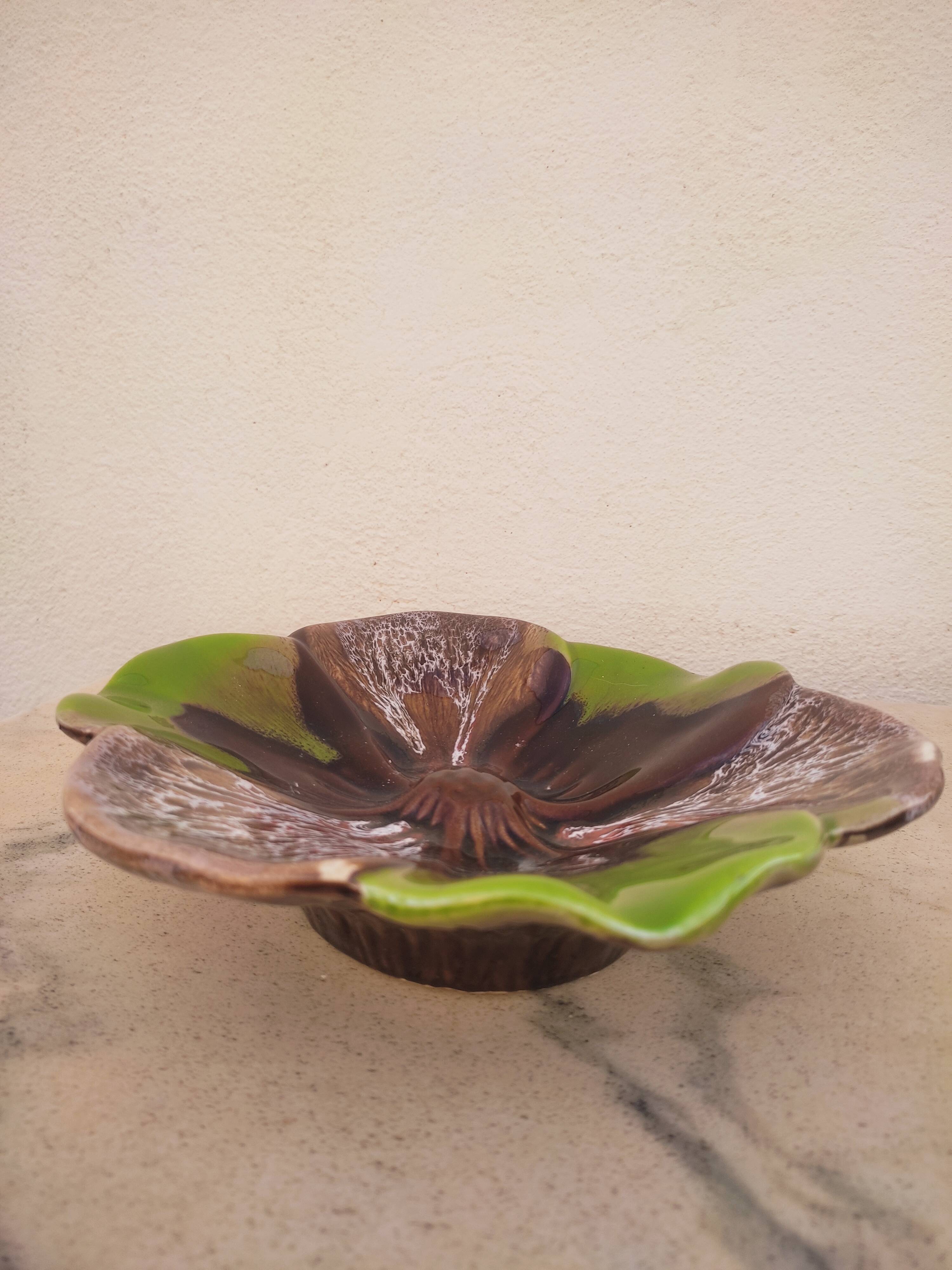 Ceramic flower plate