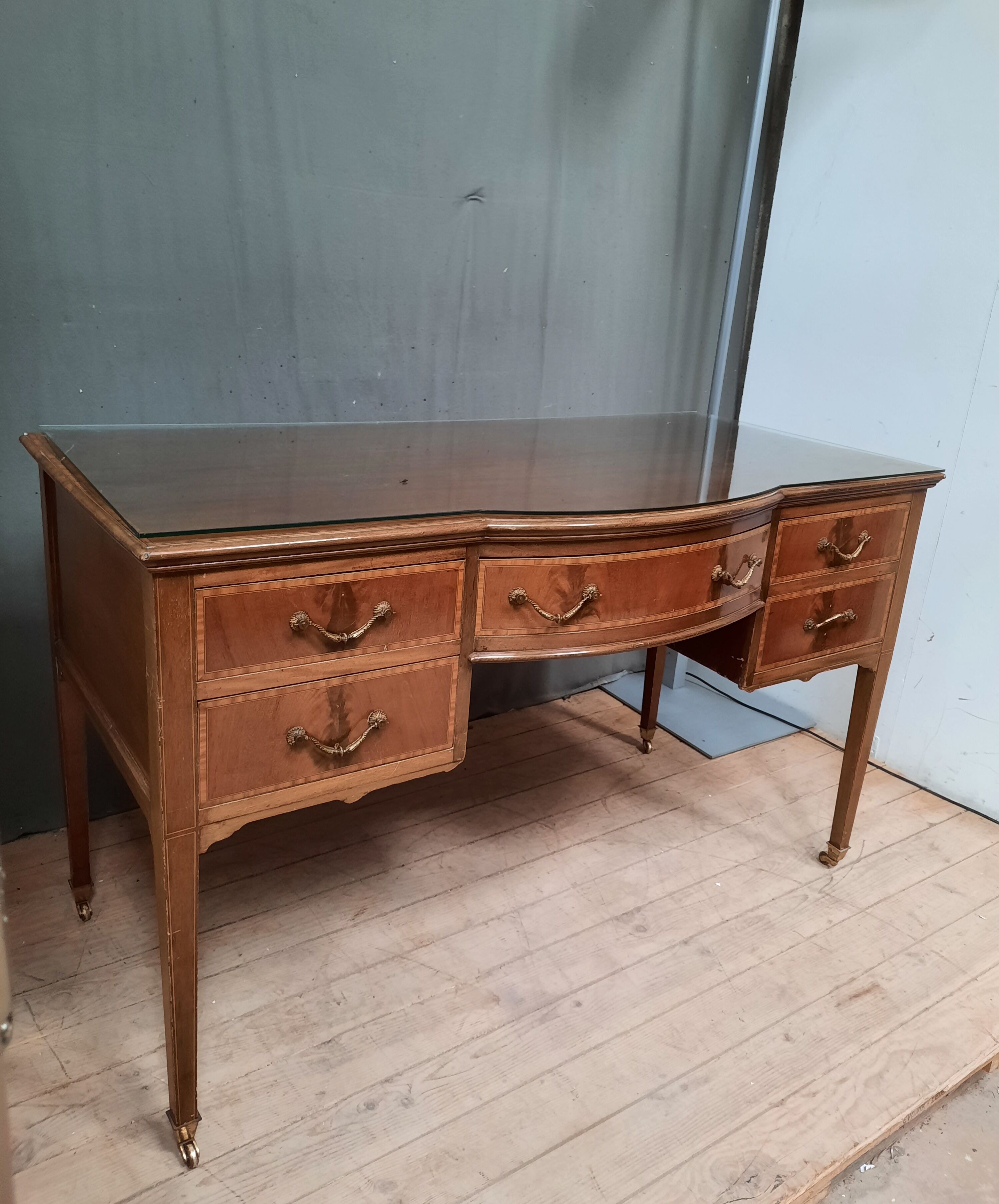 English flat burrrau with 5 tirroirs