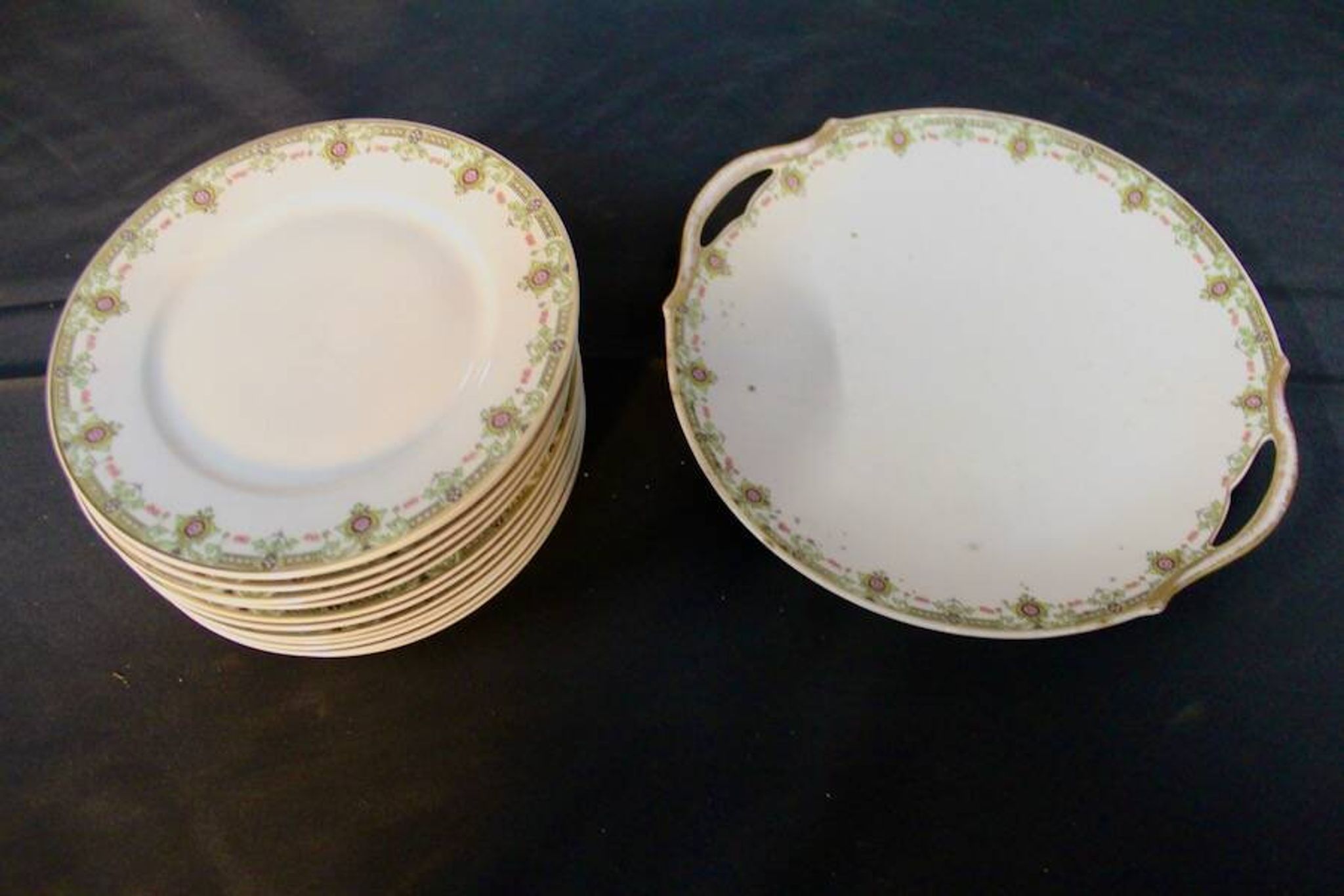 Service à dessert en porcelaine de limoges 13 pièces