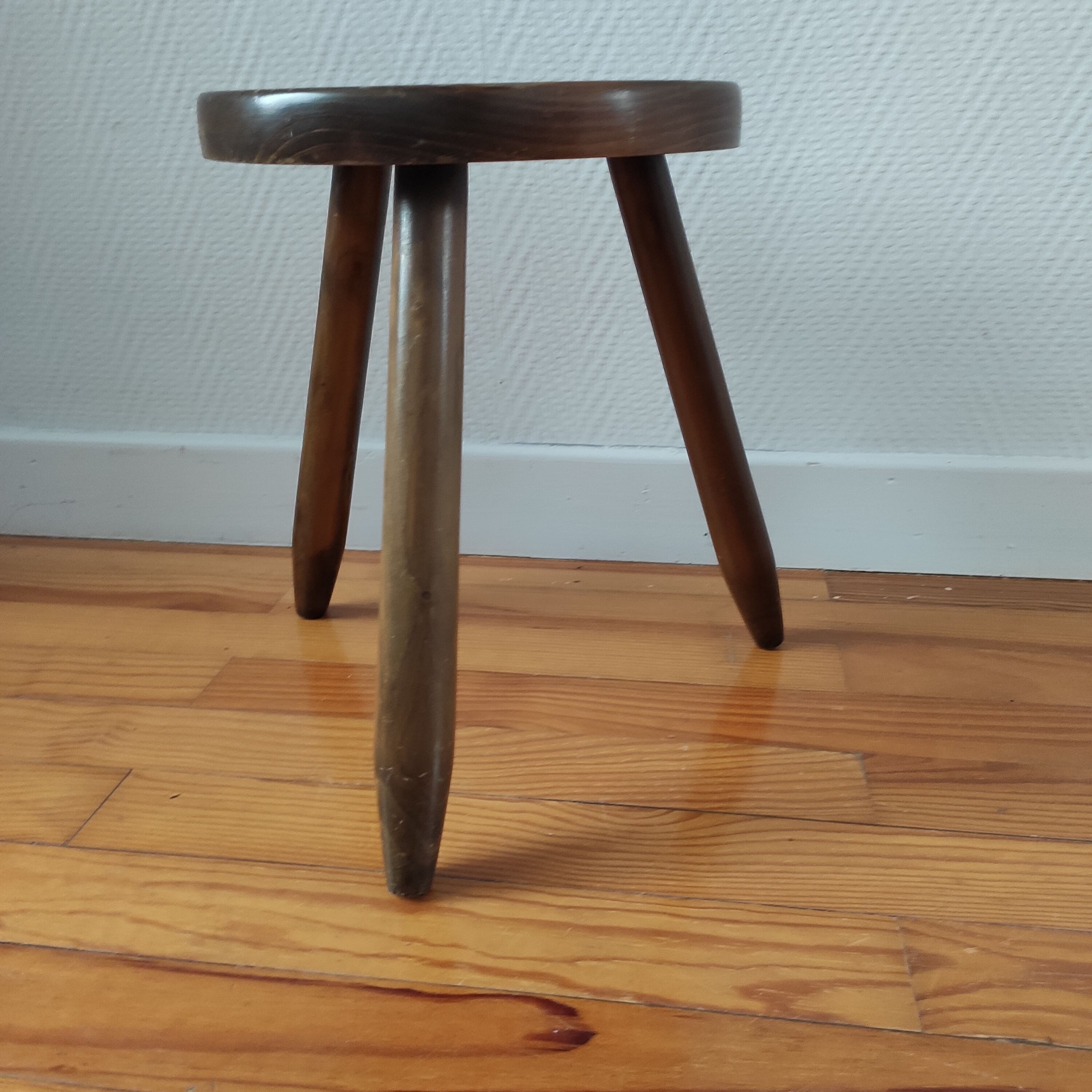 Tripod stool