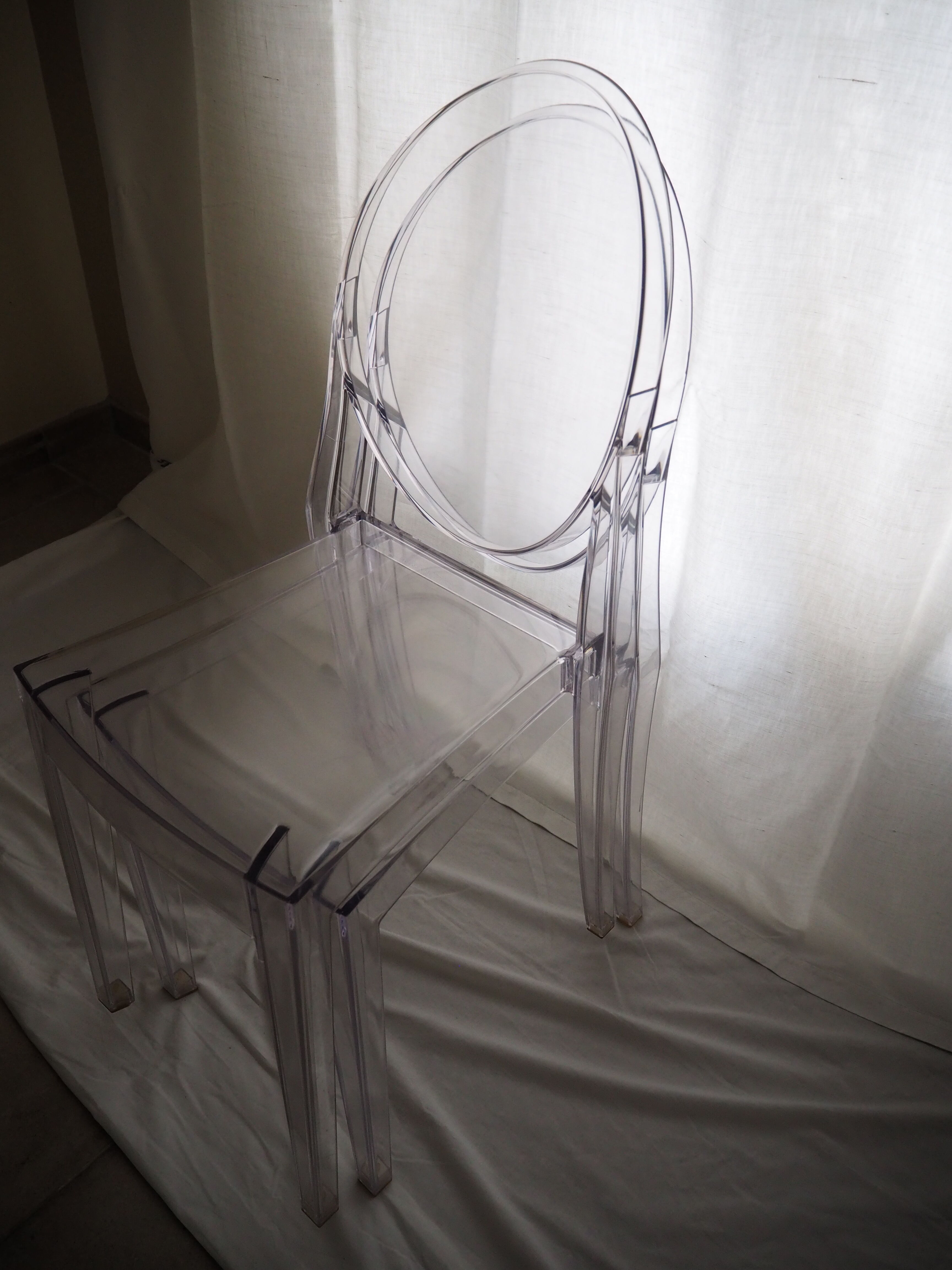 Pair of stackable chairs Victoria Ghost by Philippe Starck, Kartell