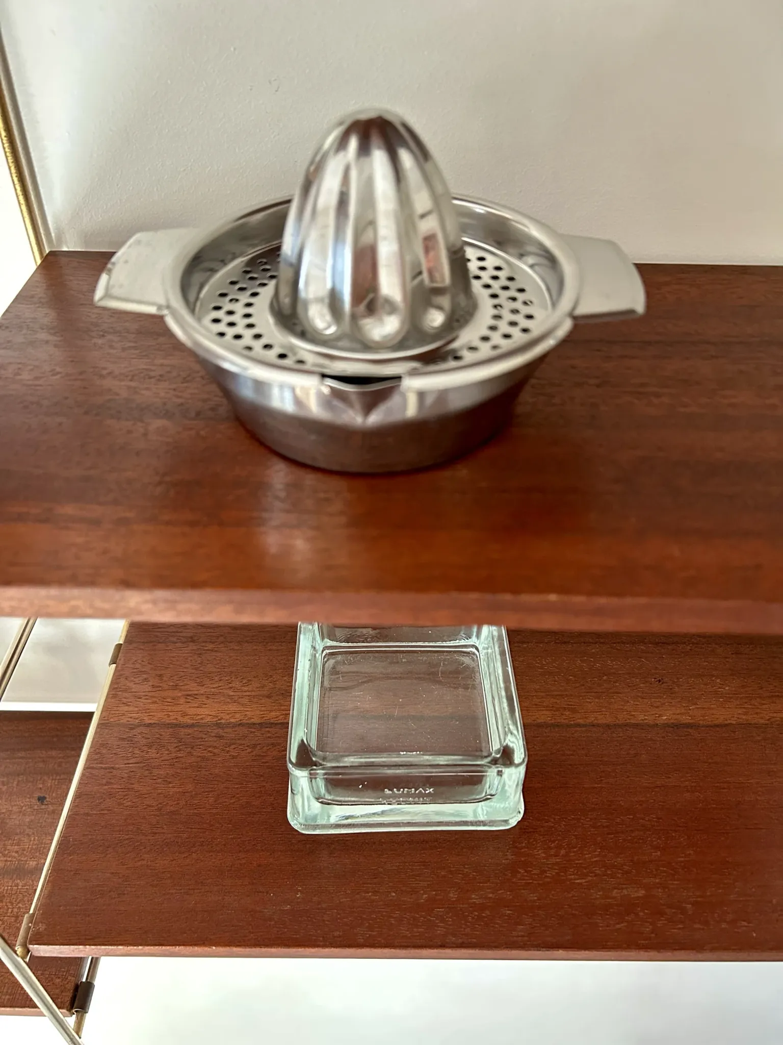 Double shelf in Tomado style