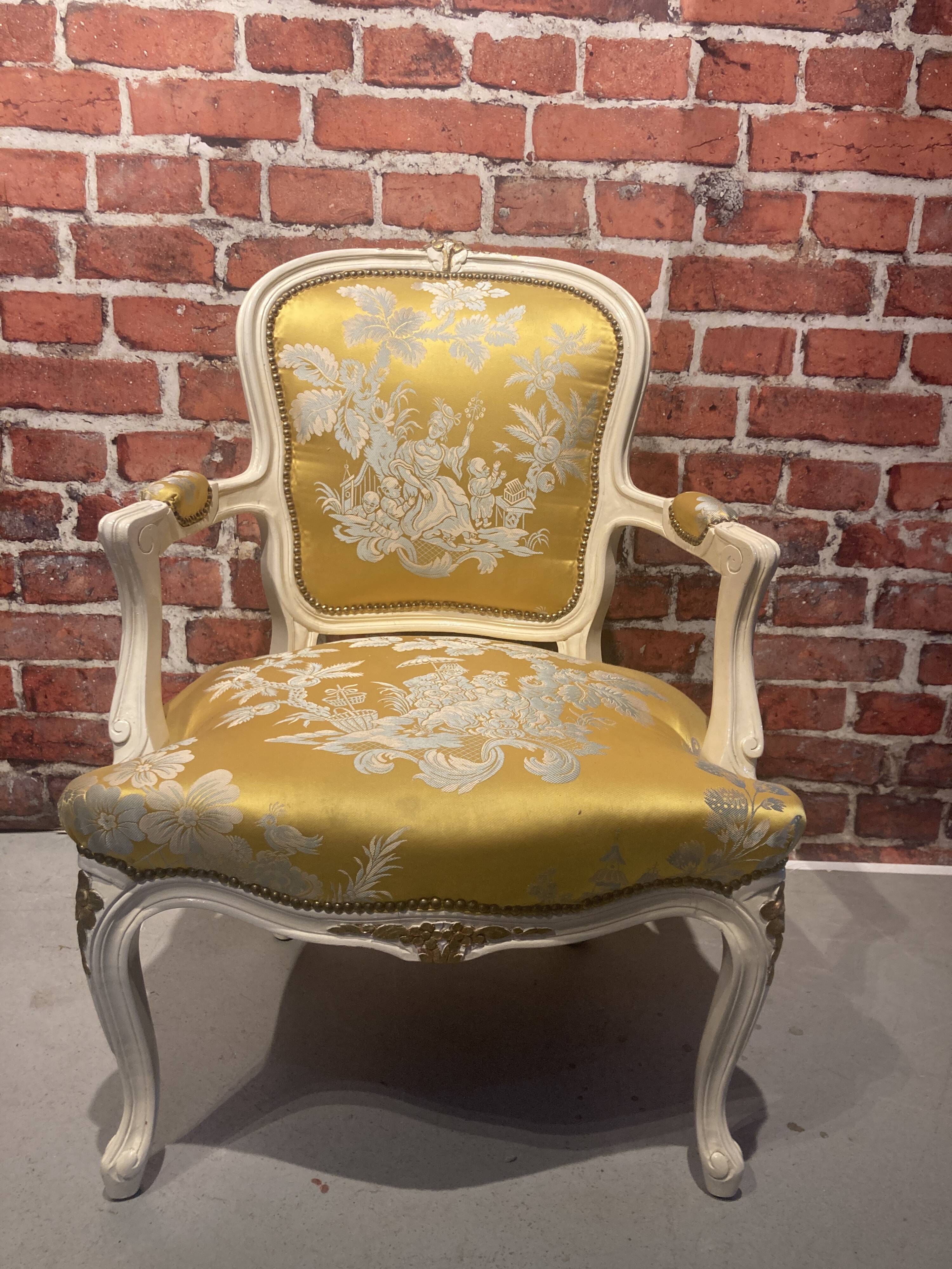 Lot d'un fauteuil et d'une chaise