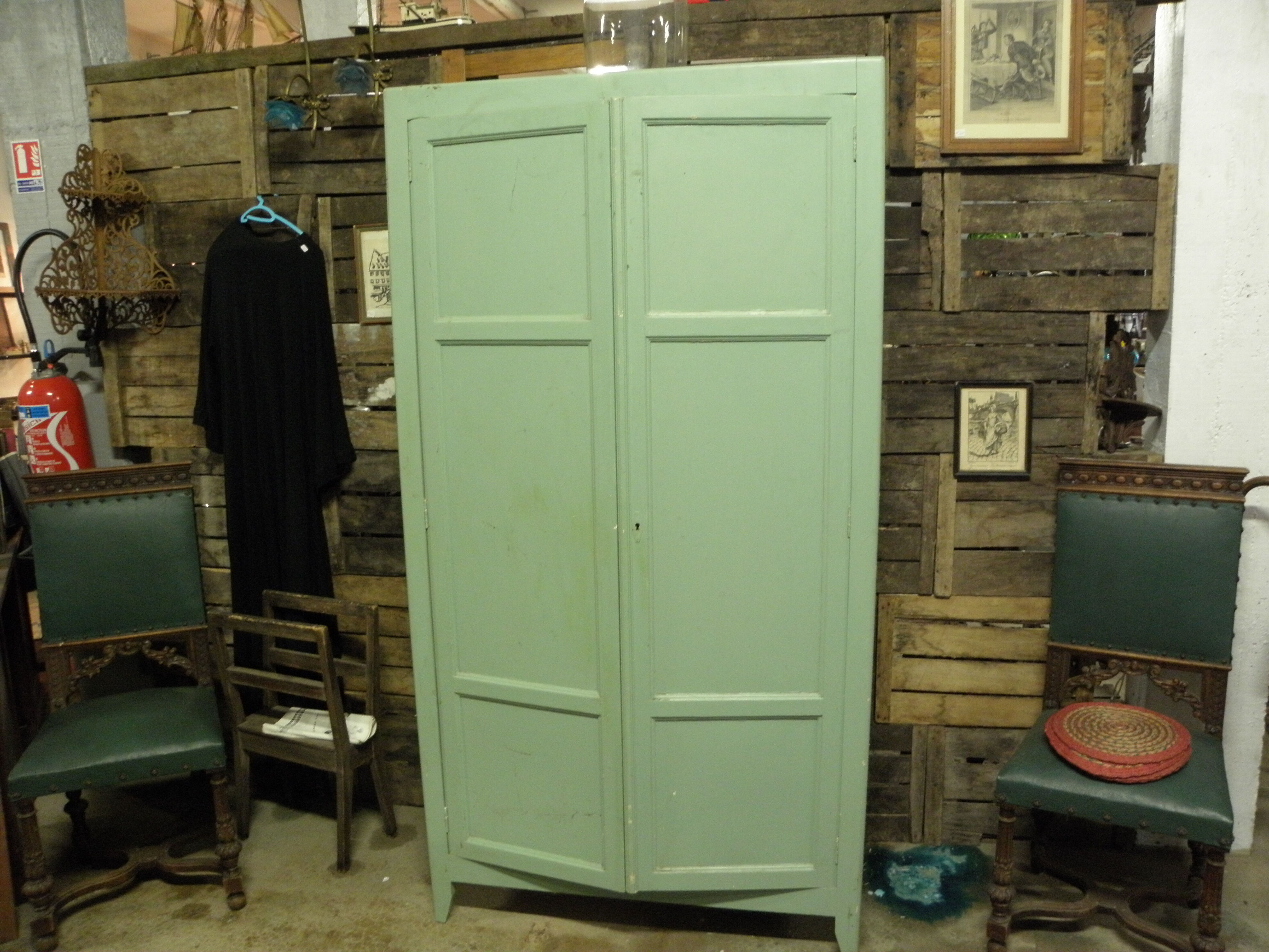 Armoire parisienne