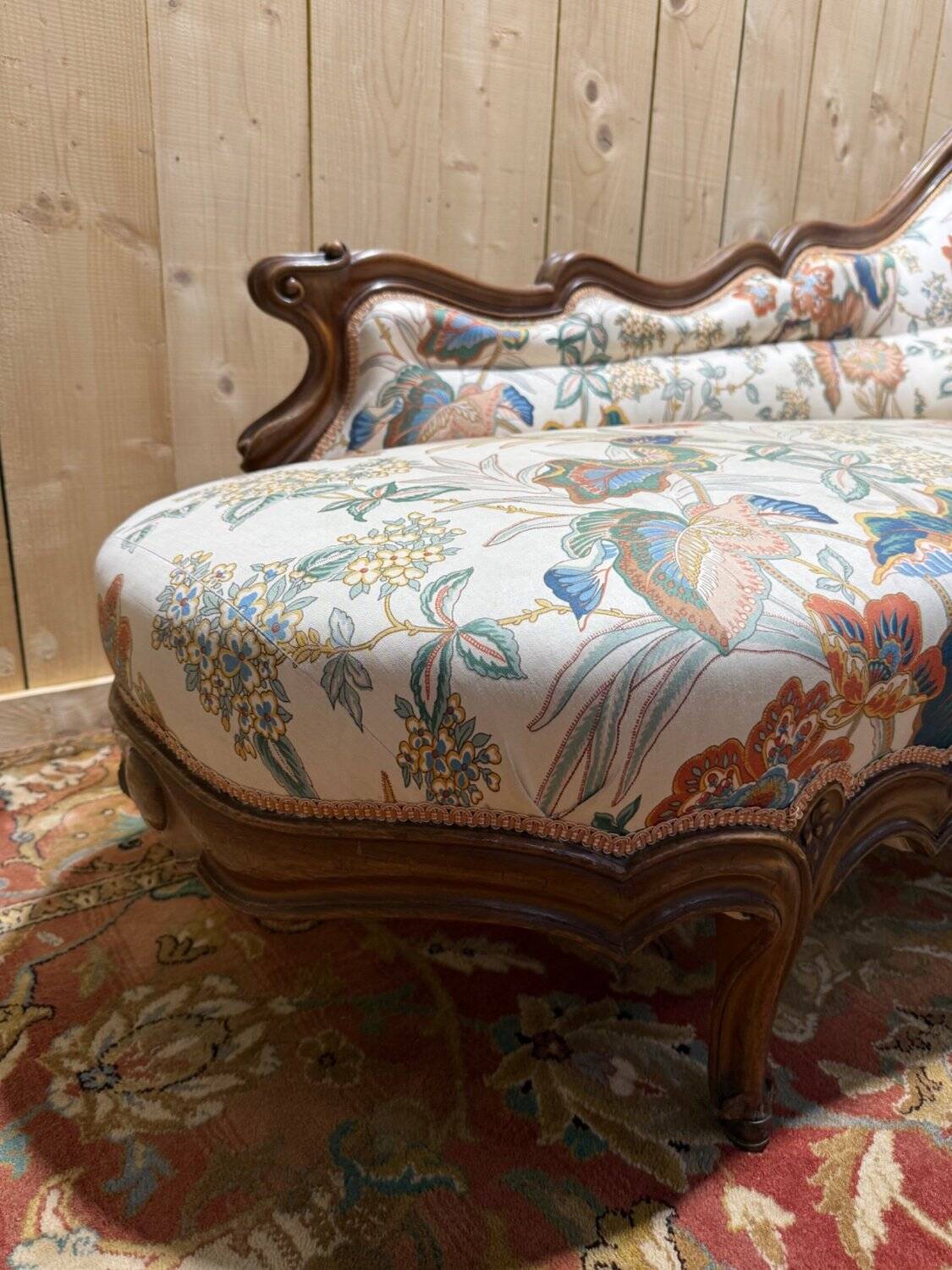 Louis Philippe meridian in carved walnut