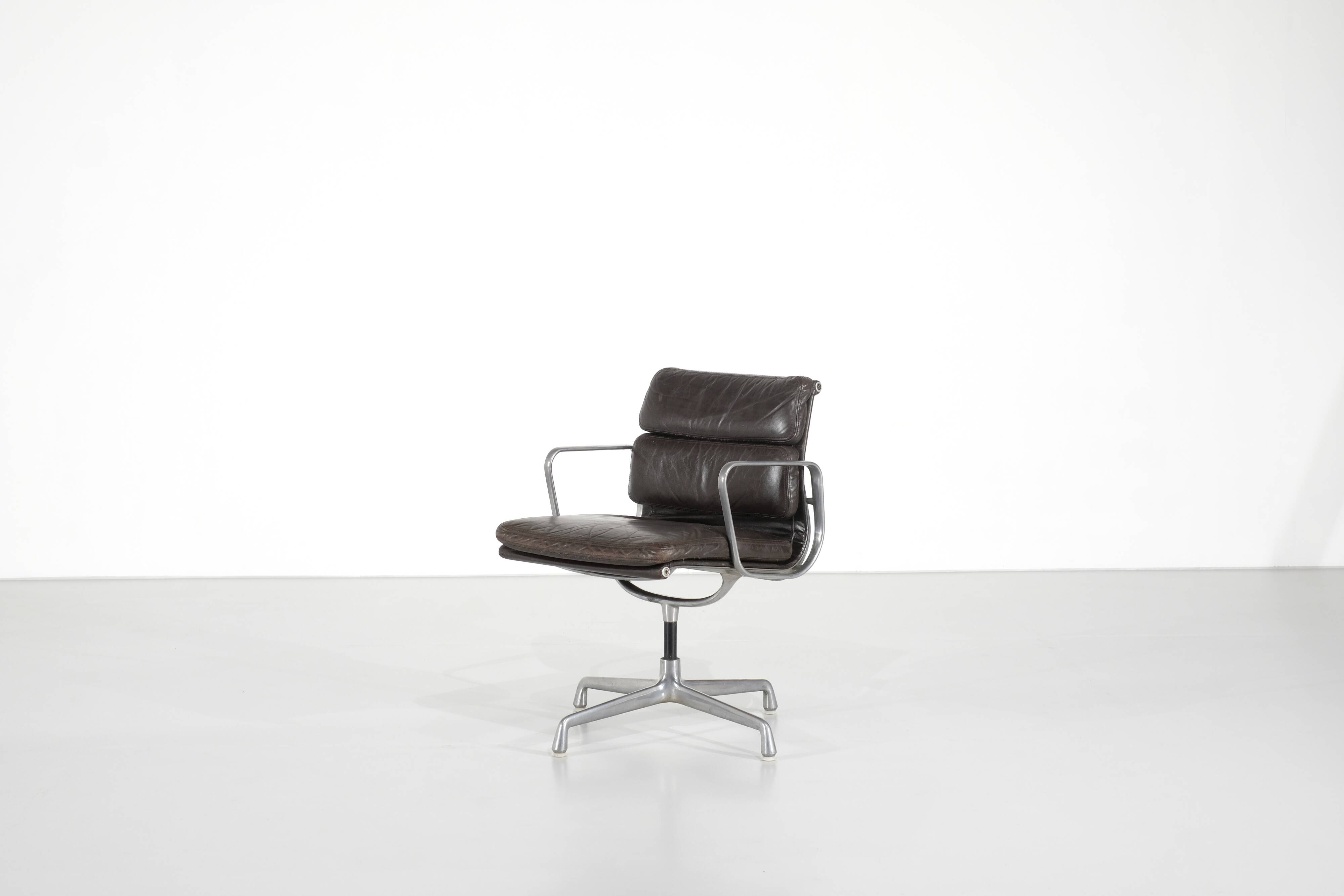 Softpad EA208 by Charles & Ray Eames for Le Mobilier International - 1960