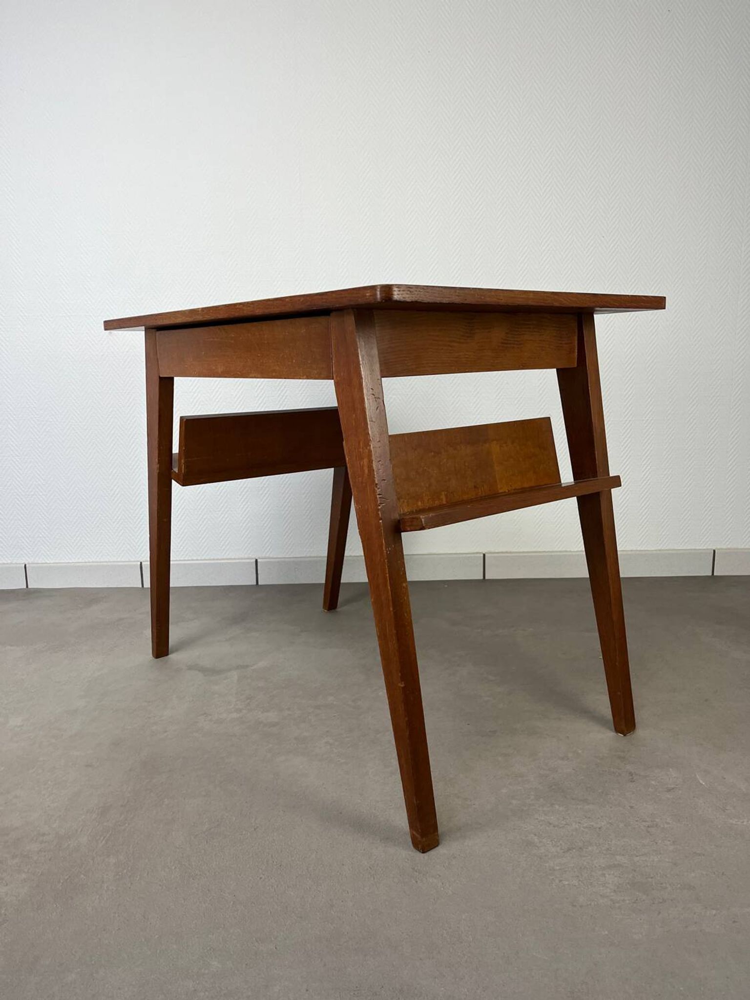 Compass leg desk, 1950s wood reconstitution style.