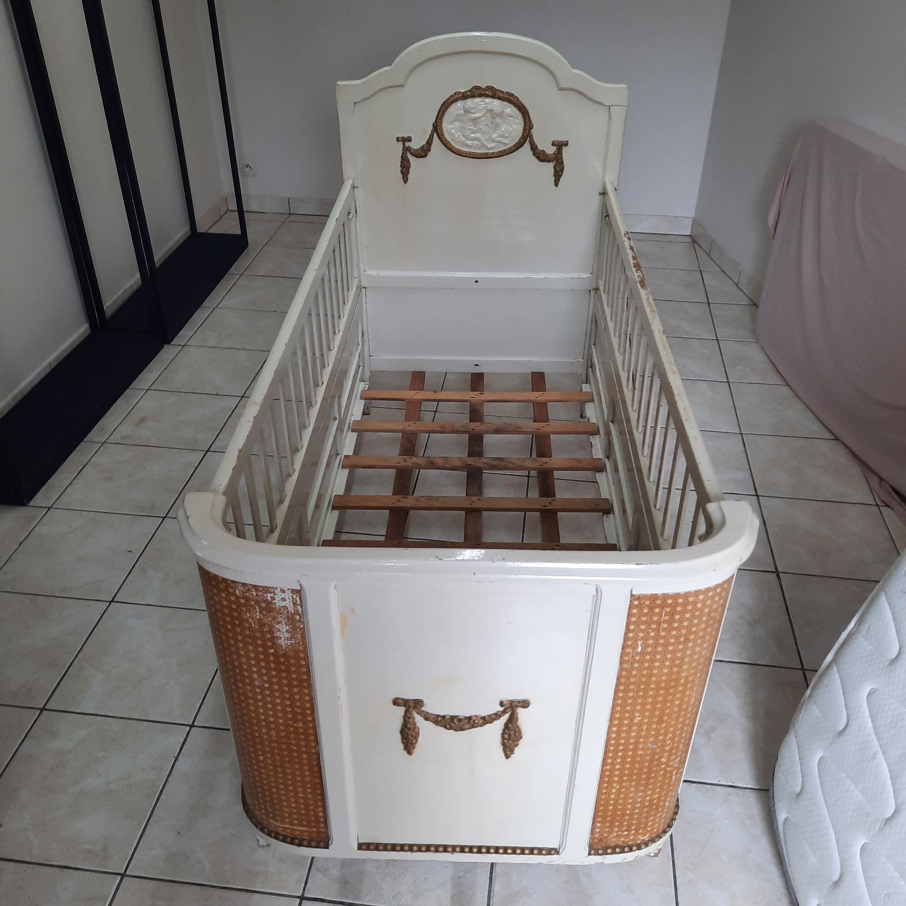 Lit ancien de bébé lit enfant Selency