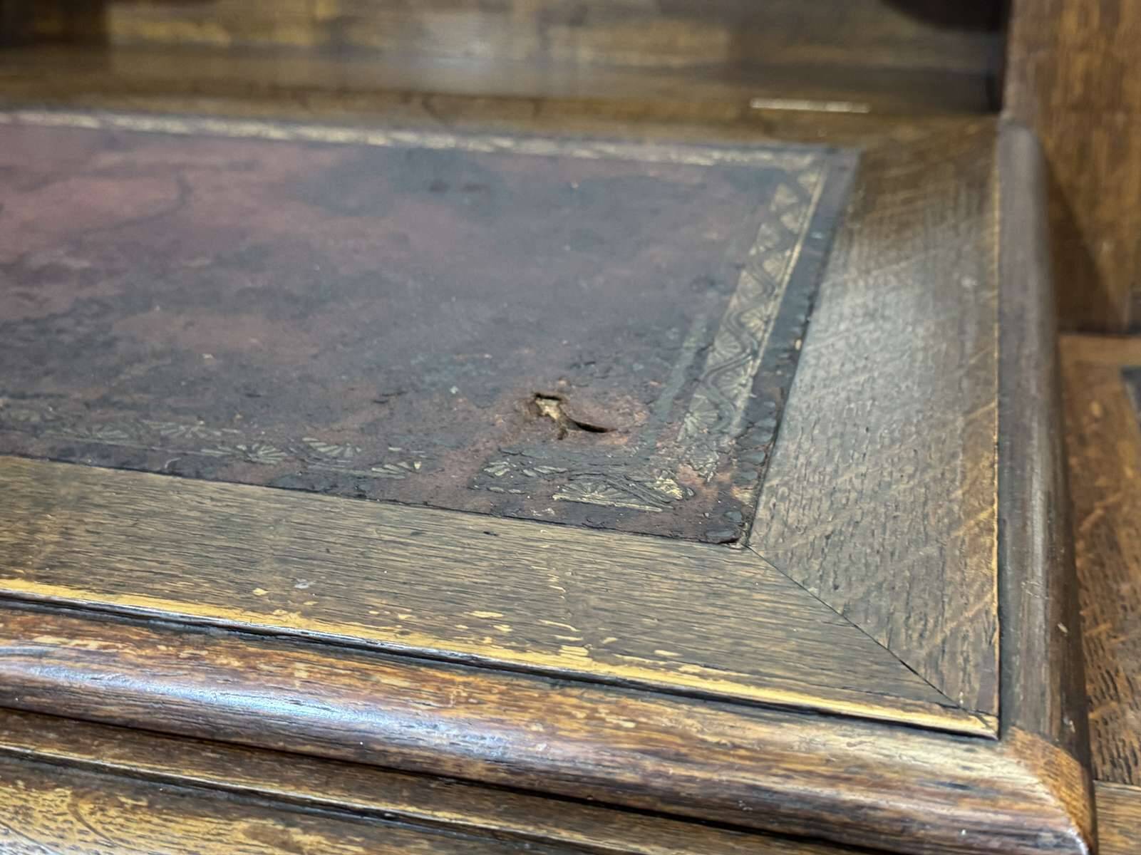 English oak graduated desk from the late 19th century.