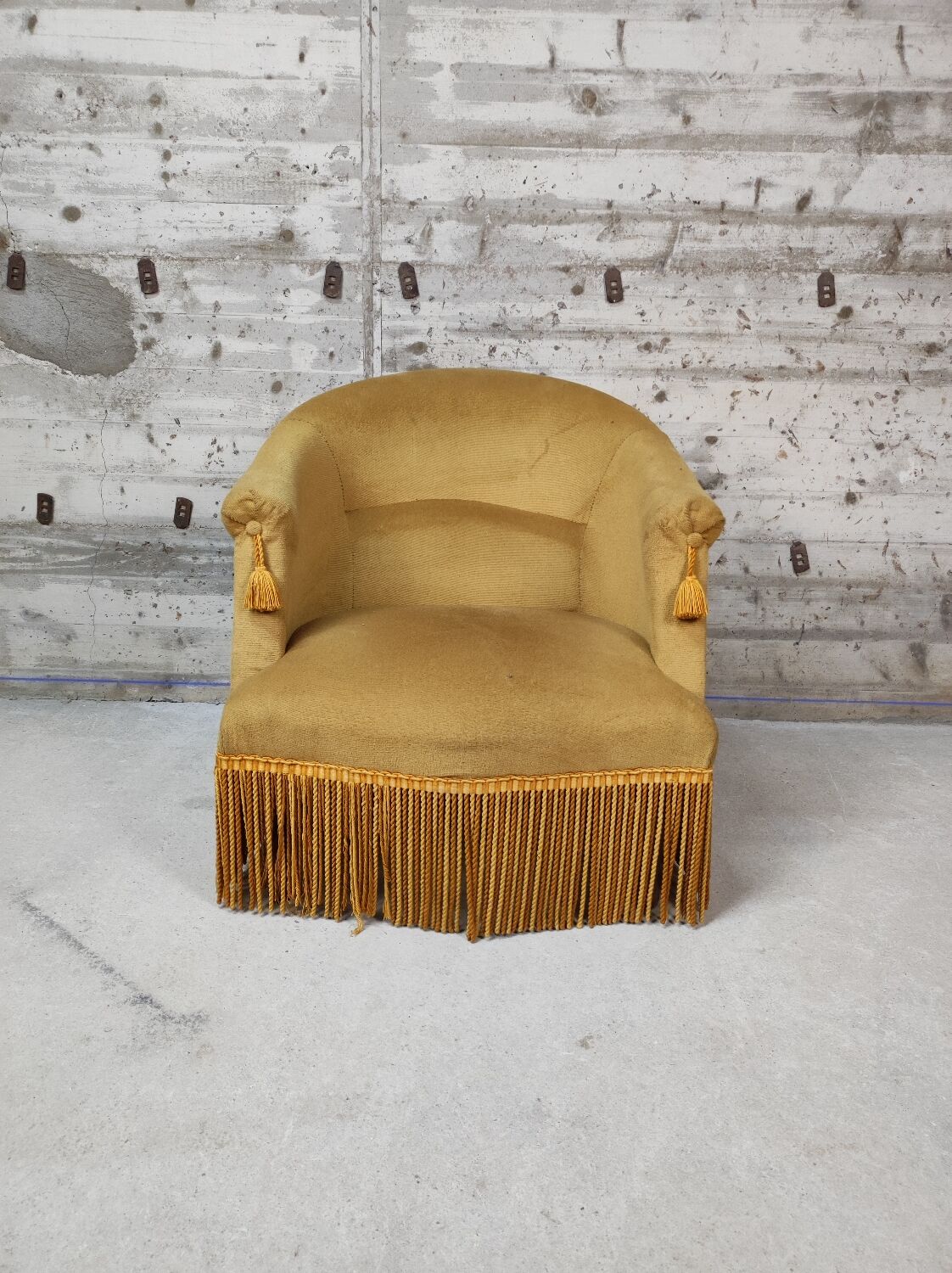 Yellow toad armchair