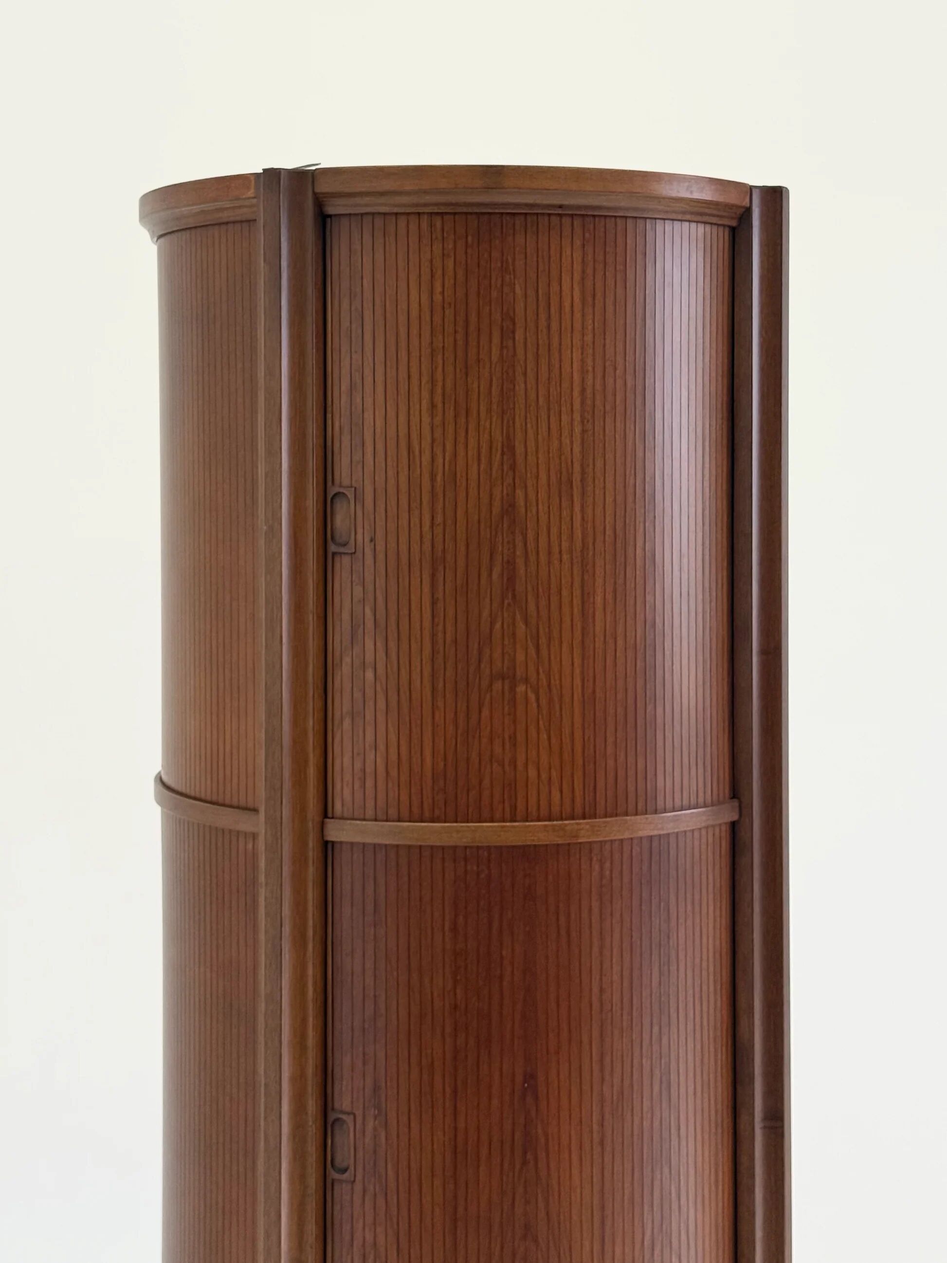 Sculptural Italian bar and storage cabinet by Gianfranco Frattini