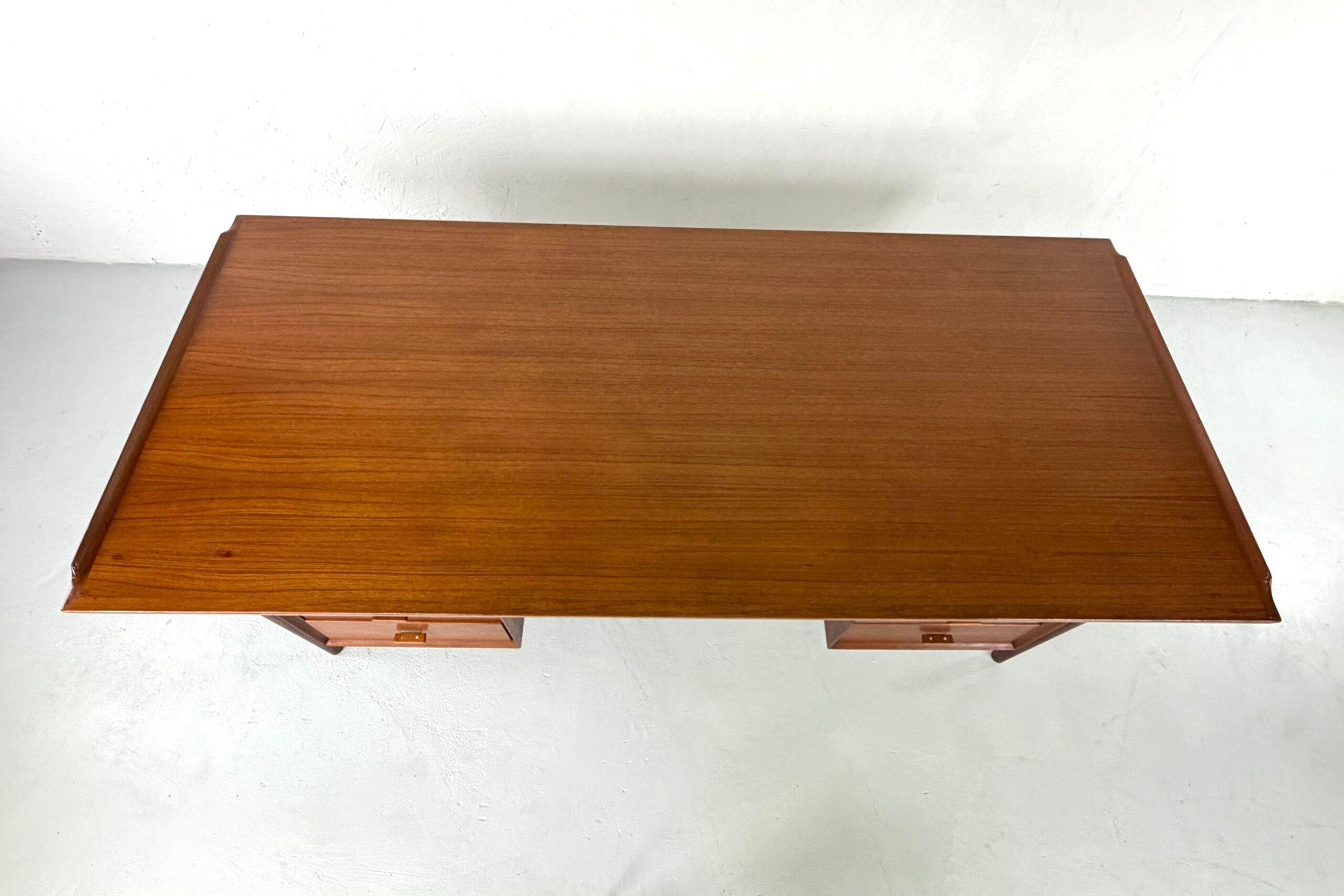 Director's desk model 207 by Arne Vodder for Sibast – 1960s
