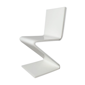 chaise en zigzag lucite