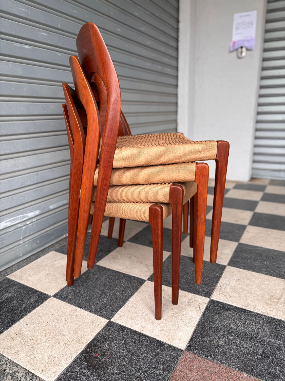 Set of 4 Møller 71 chairs